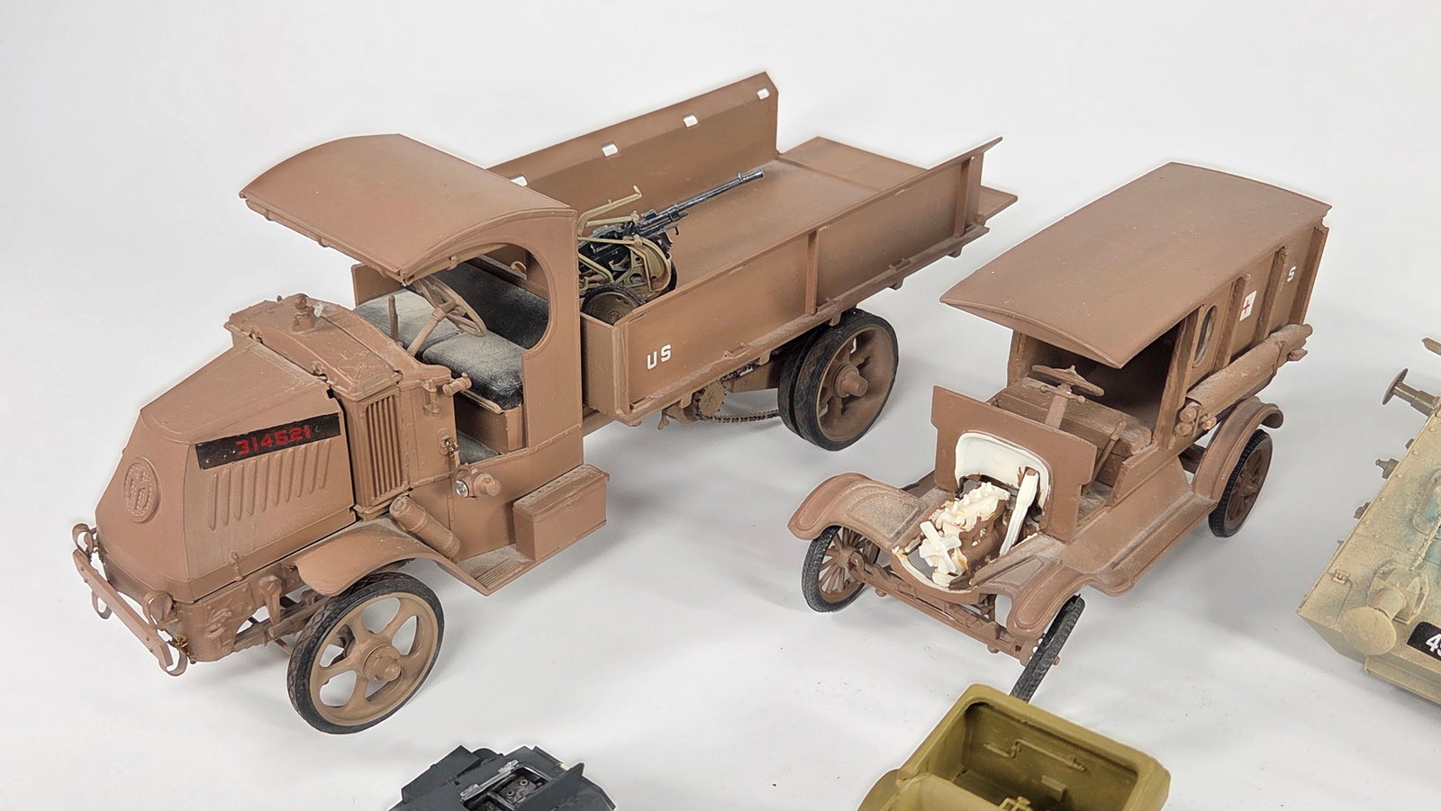 VARIOUS BUILT MILITARY MODEL KITS - 6