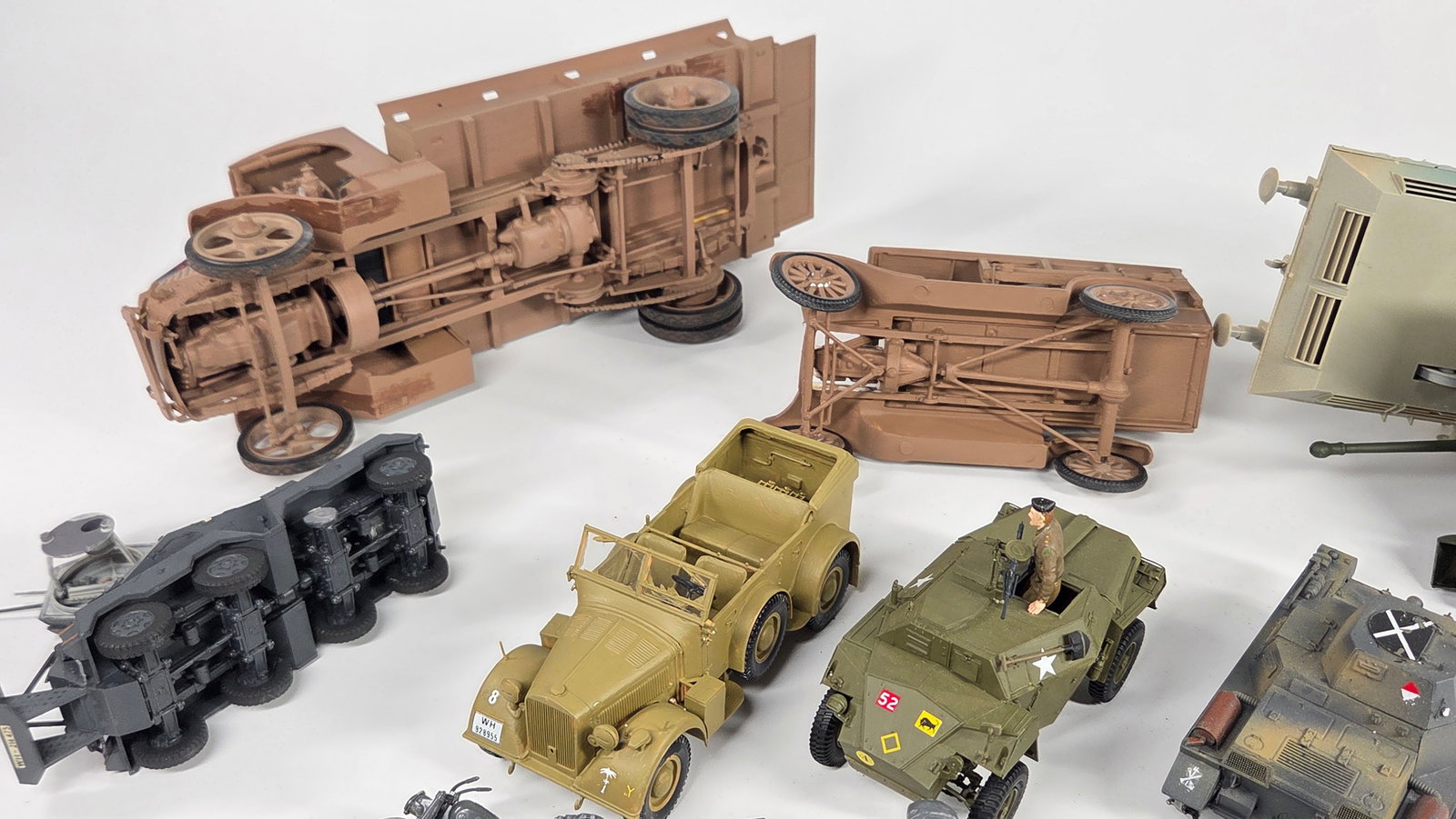 VARIOUS BUILT MILITARY MODEL KITS - 7