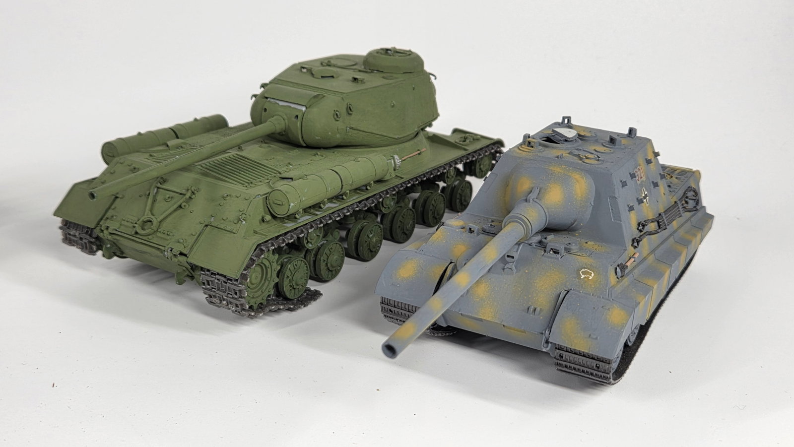 VARIOUS BUILT MILITARY MODEL KITS - 5