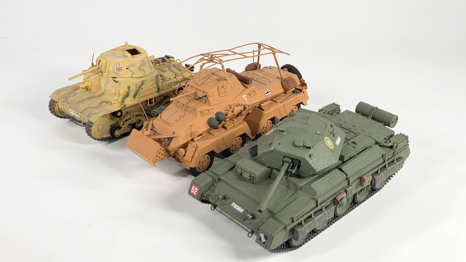 VARIOUS BUILT MILITARY MODEL KITS - 4