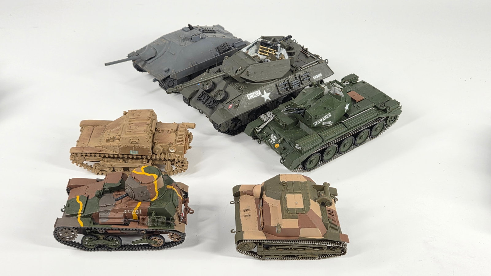 VARIOUS BUILT MILITARY MODEL KITS - 3