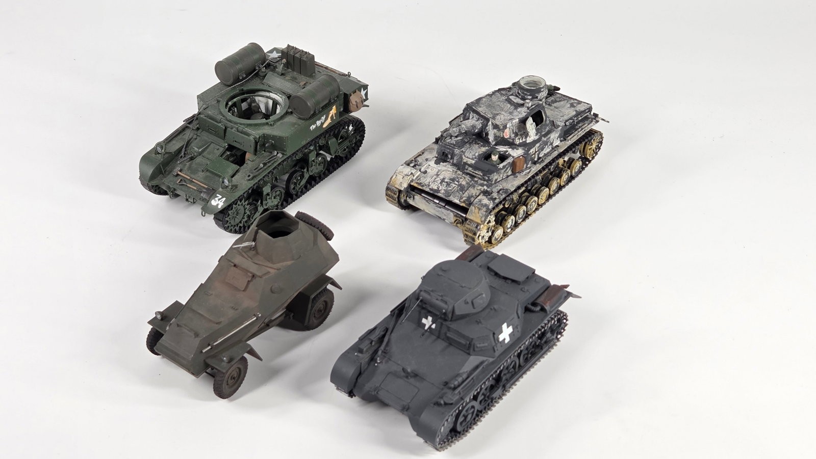 VARIOUS BUILT MILITARY MODEL KITS - 4