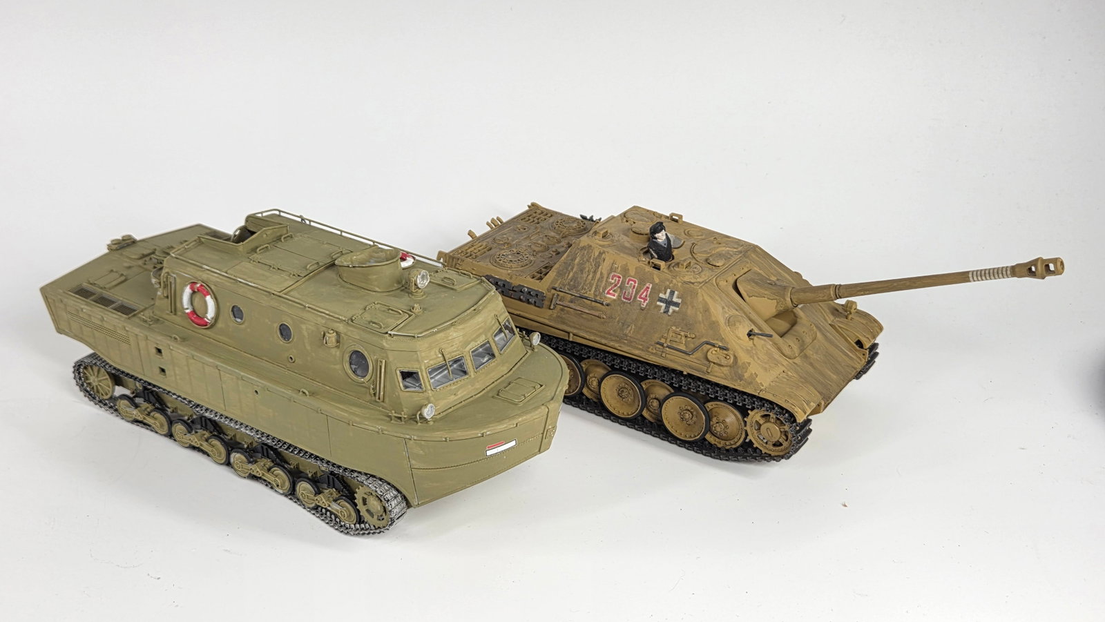 VARIOUS BUILT MILITARY MODEL KITS - 4