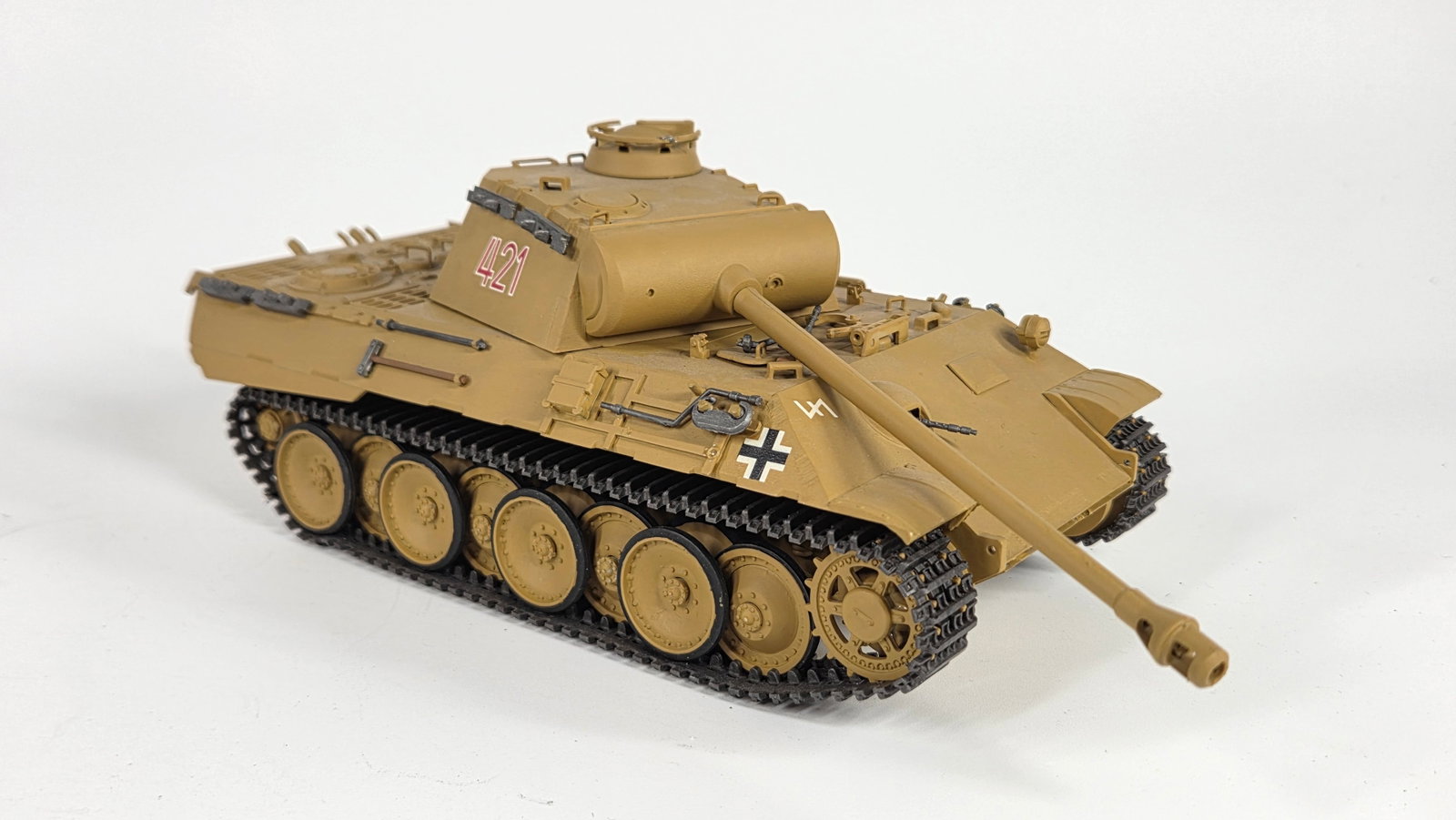VARIOUS BUILT MILITARY MODEL KITS - 6