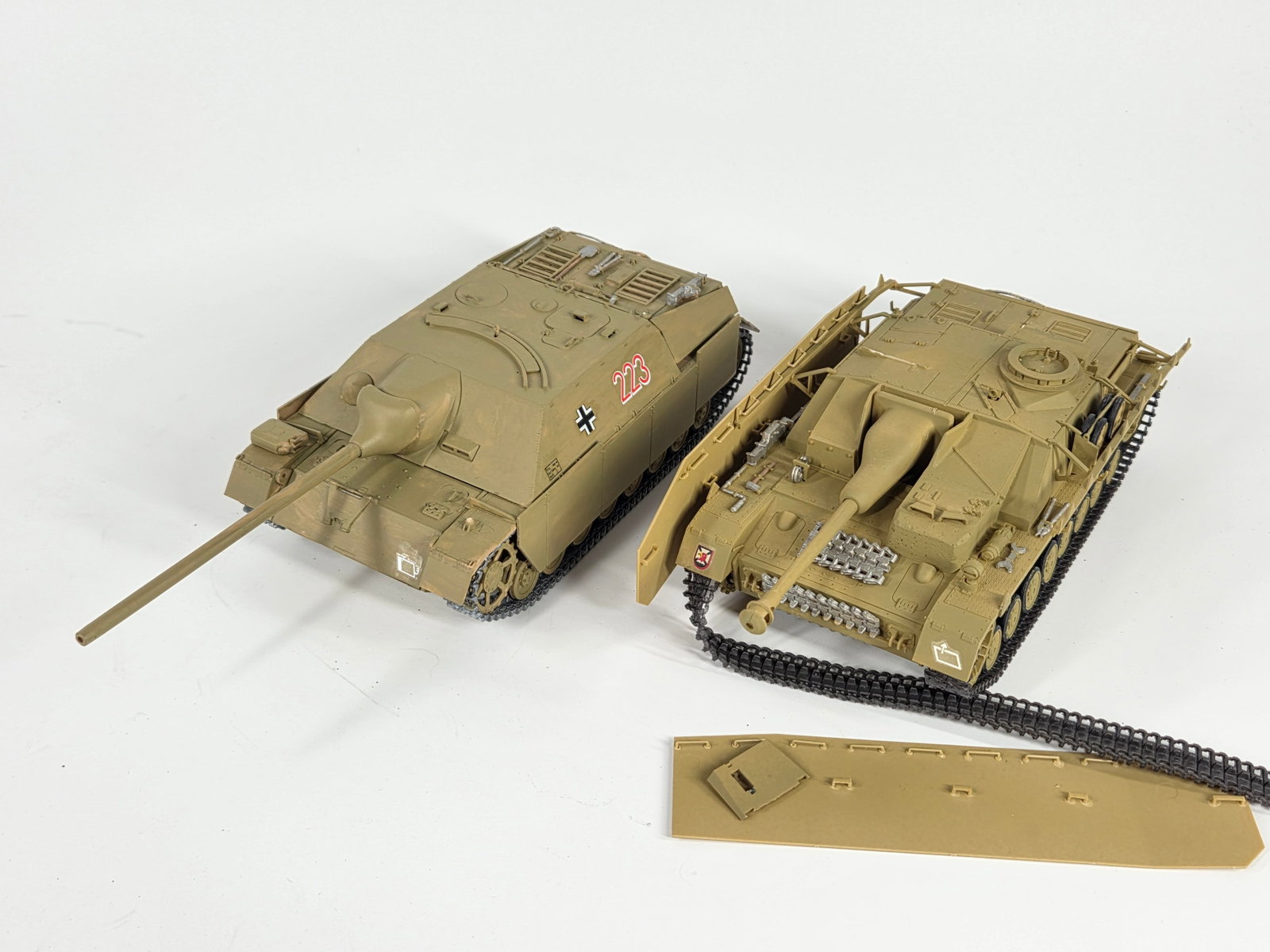 VARIOUS BUILT MILITARY MODEL KITS - 4