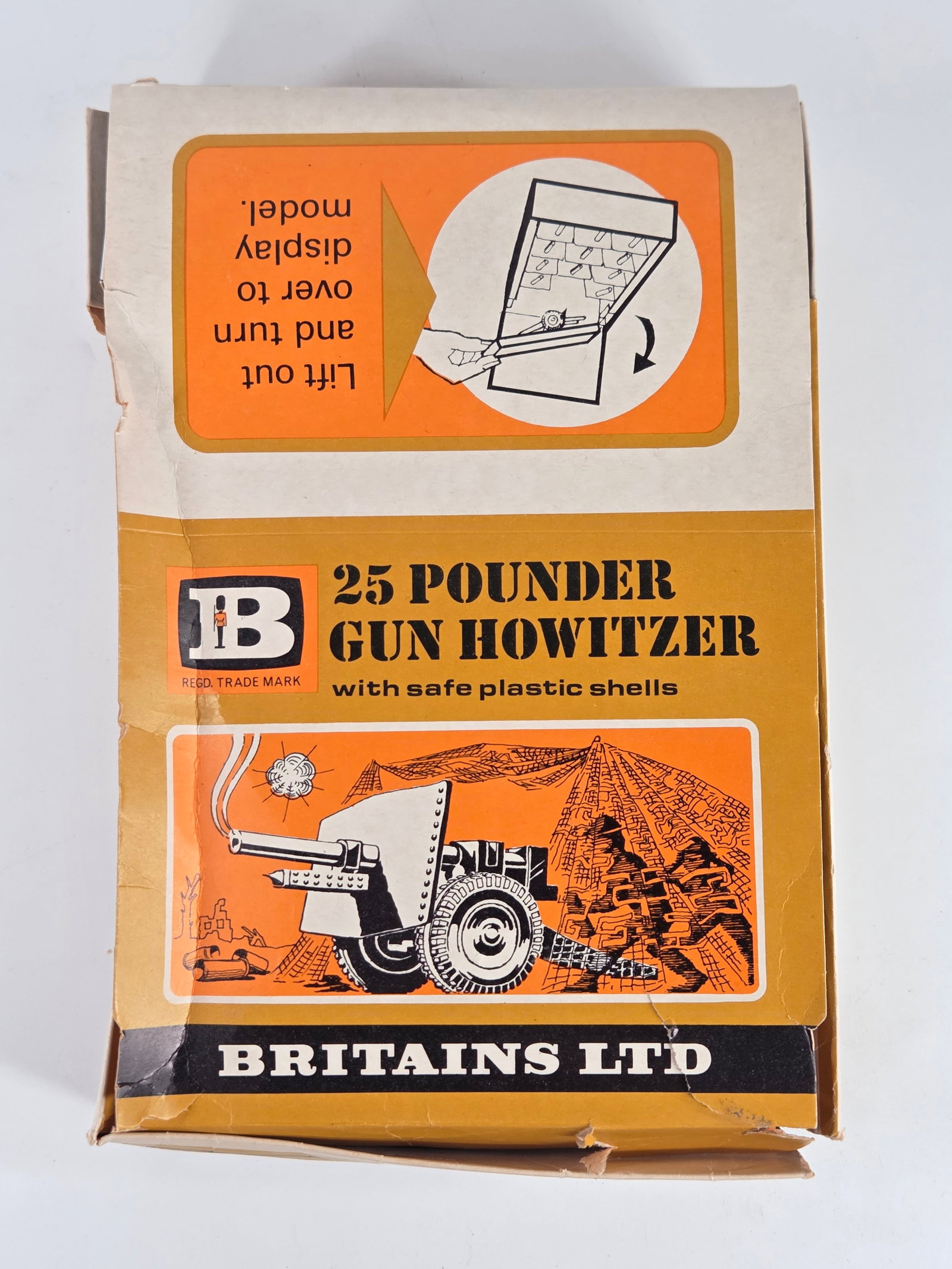 BRITAINS LTD 9704 HOWITZER 12-PIECE STORE DISPLAY: ALL REMAIN IN EXCELLENT UNUSED CONDITION. DISPLAY BOX SHOWING SOME WEAR.