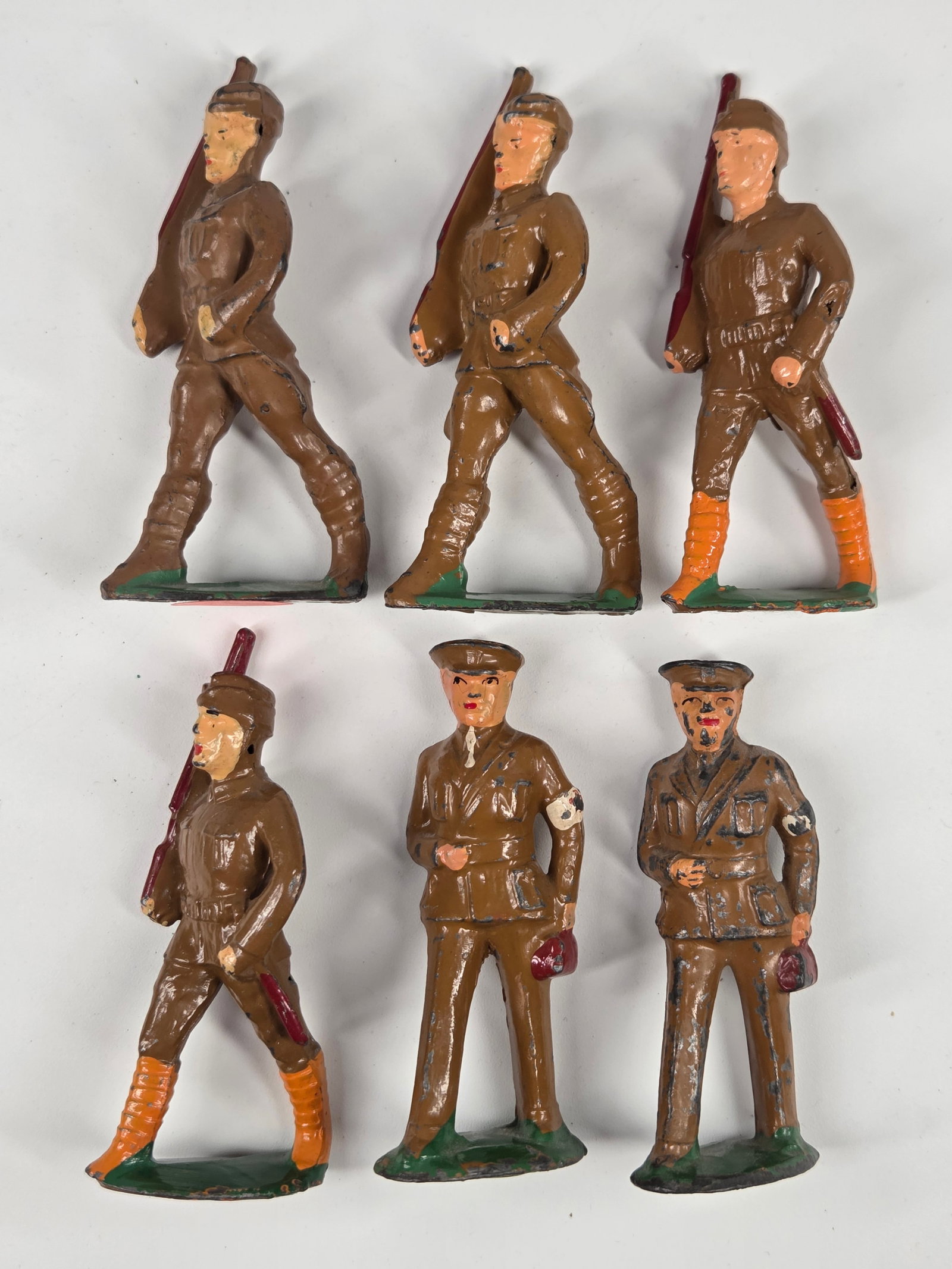 VARIOUS BARCLAY MANOIL LEAD SOLDIERS: ALL REMAIN IN FAIR TO GOOD CONDITION, SHOWING SOME TYPICAL PAINT WEAR.