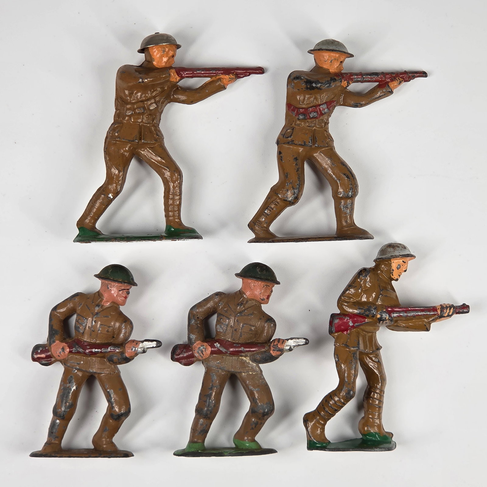 VARIOUS BARCLAY MANOIL LEAD SOLDIERS: ALL REMAIN IN FAIR TO GOOD CONDITION, SHOWING SOME TYPICAL PAINT WEAR.