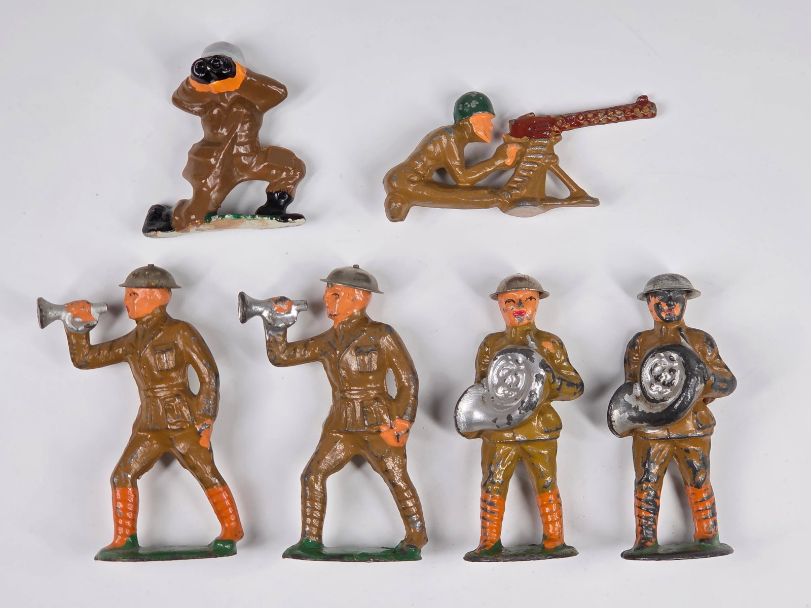 VARIOUS BARCLAY MANOIL LEAD SOLDIERS: ALL REMAIN IN FAIR TO GOOD CONDITION, SHOWING SOME TYPICAL PAINT WEAR.