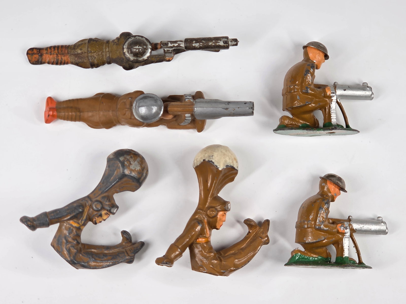 VARIOUS BARCLAY MANOIL LEAD SOLDIERS: ALL REMAIN IN FAIR TO GOOD CONDITION, SHOWING SOME TYPICAL PAINT WEAR.