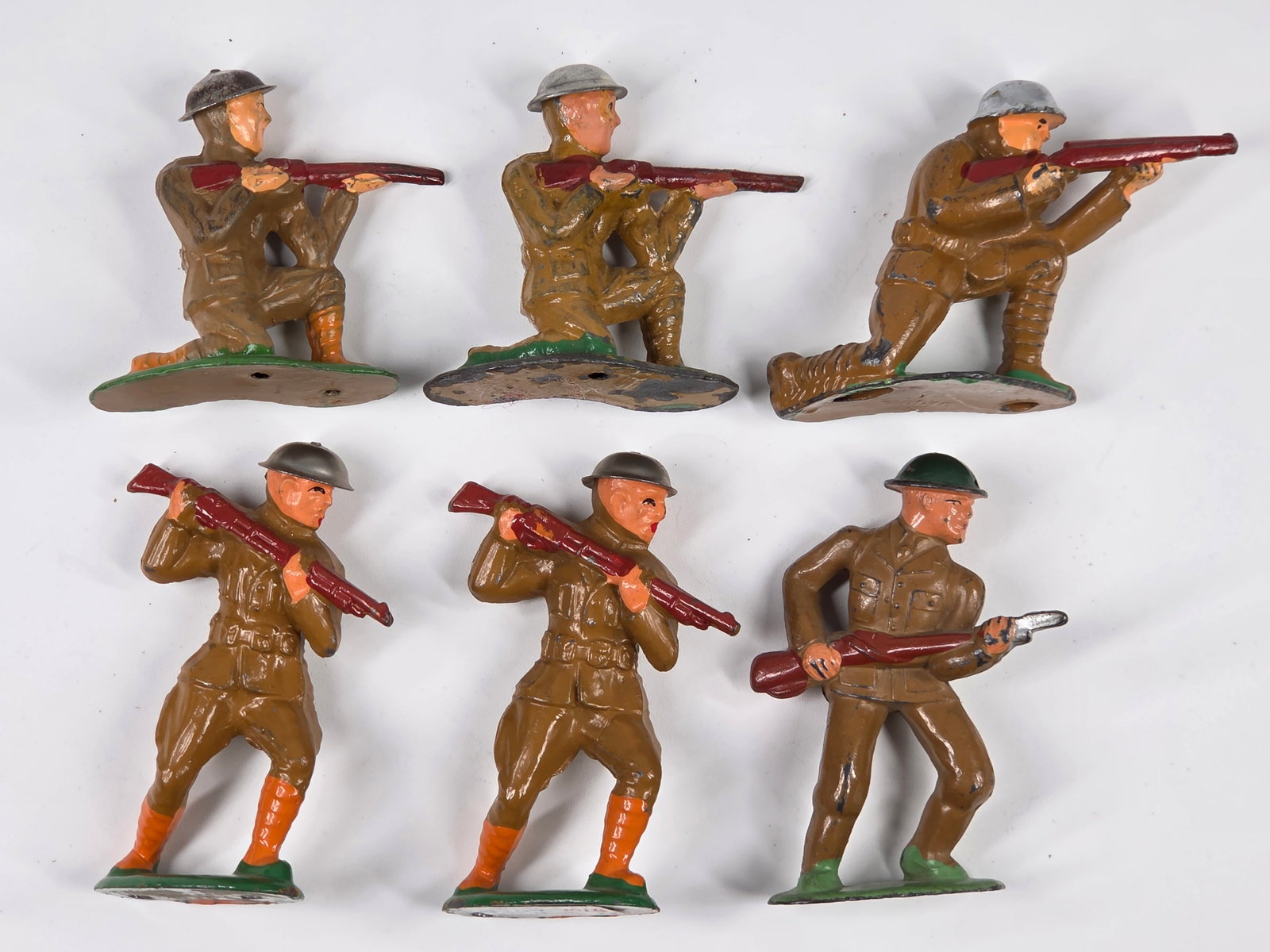 VARIOUS BARCLAY MANOIL LEAD SOLDIERS: ALL REMAIN IN FAIR TO GOOD CONDITION, SHOWING SOME TYPICAL PAINT WEAR.