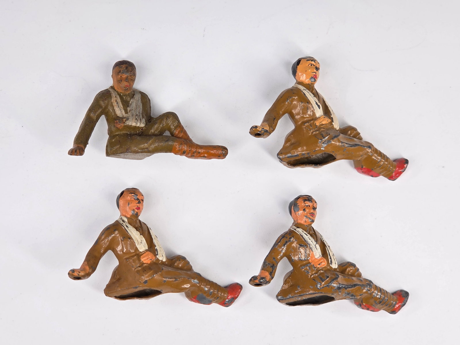 VARIOUS BARCLAY MANOIL LEAD SOLDIERS: ALL REMAIN IN FAIR TO GOOD CONDITION, SHOWING SOME TYPICAL PAINT WEAR.
