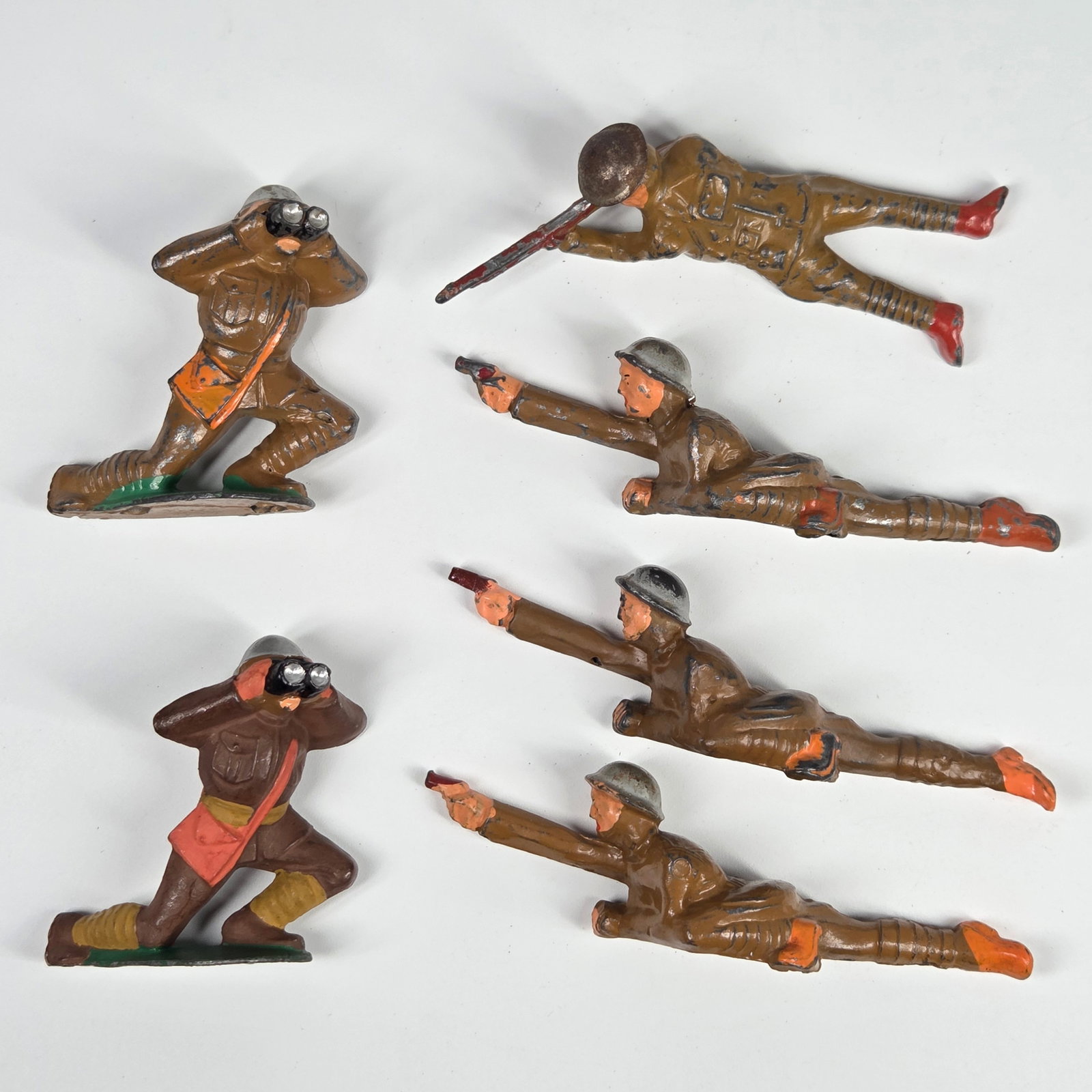 VARIOUS BARCLAY MANOIL LEAD SOLDIERS: ALL REMAIN IN FAIR TO GOOD CONDITION, SHOWING SOME TYPICAL PAINT WEAR.