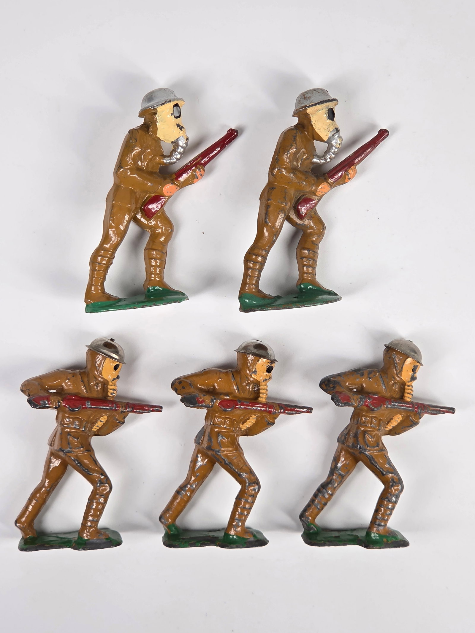 VARIOUS BARCLAY MANOIL LEAD SOLDIERS: ALL REMAIN IN FAIR TO GOOD CONDITION, SHOWING SOME TYPICAL PAINT WEAR.