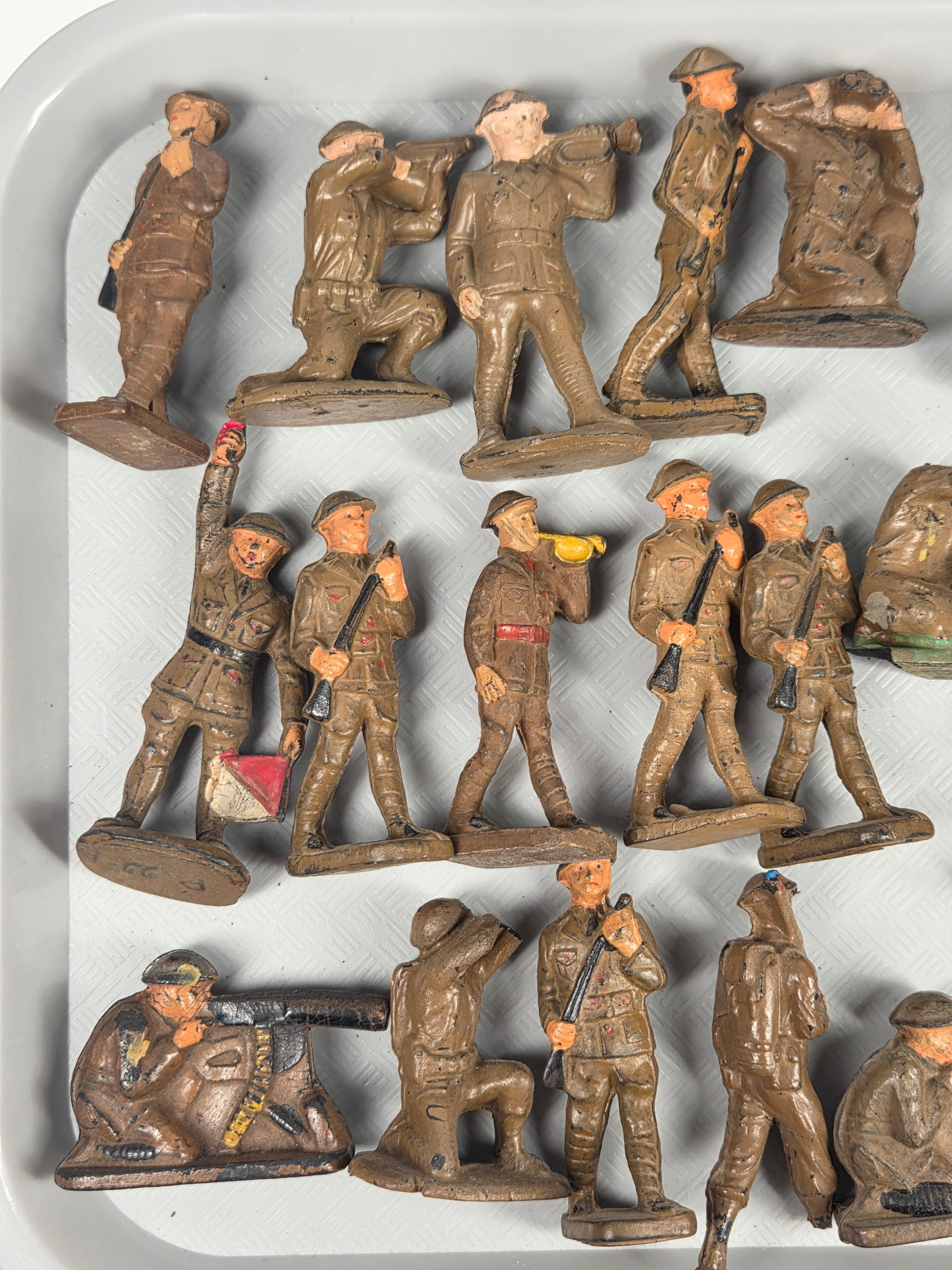 LARGE ASSORTMENT VARIOUS RUBBER SOLDIERS - 2