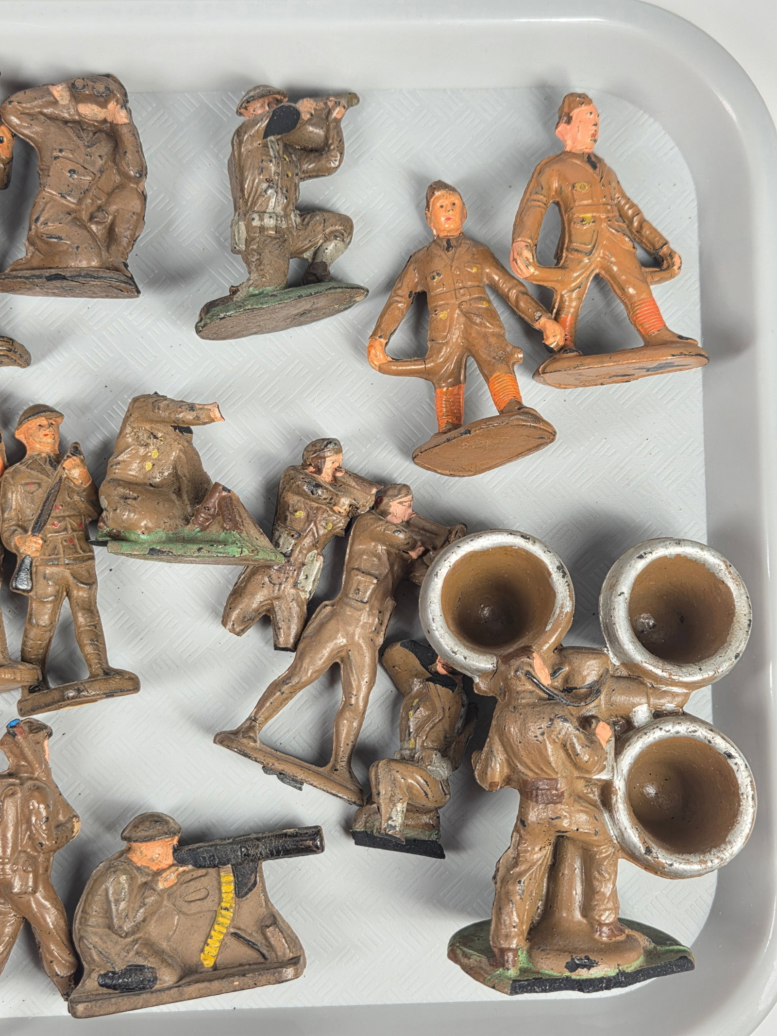 LARGE ASSORTMENT VARIOUS RUBBER SOLDIERS - 3