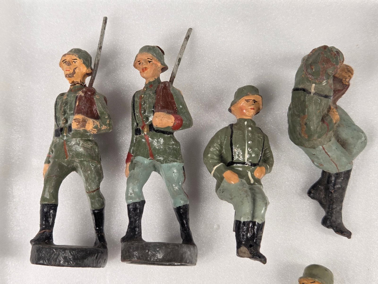 VARIOUS GERMAN ELASTOLIN COMPOSITION SOLDIERS - 2