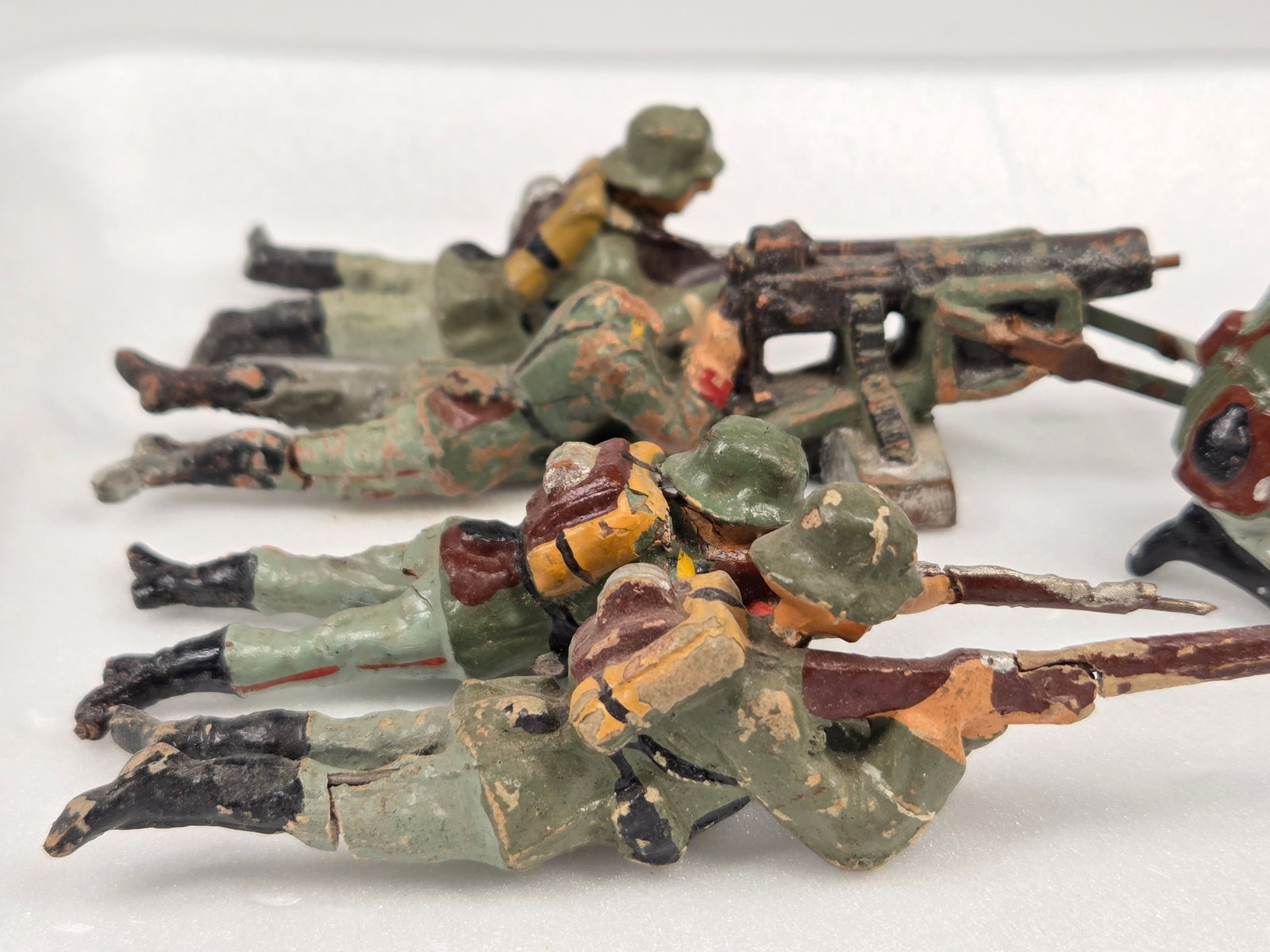 VARIOUS GERMAN ELASTOLIN COMPOSITION SOLDIERS - 2
