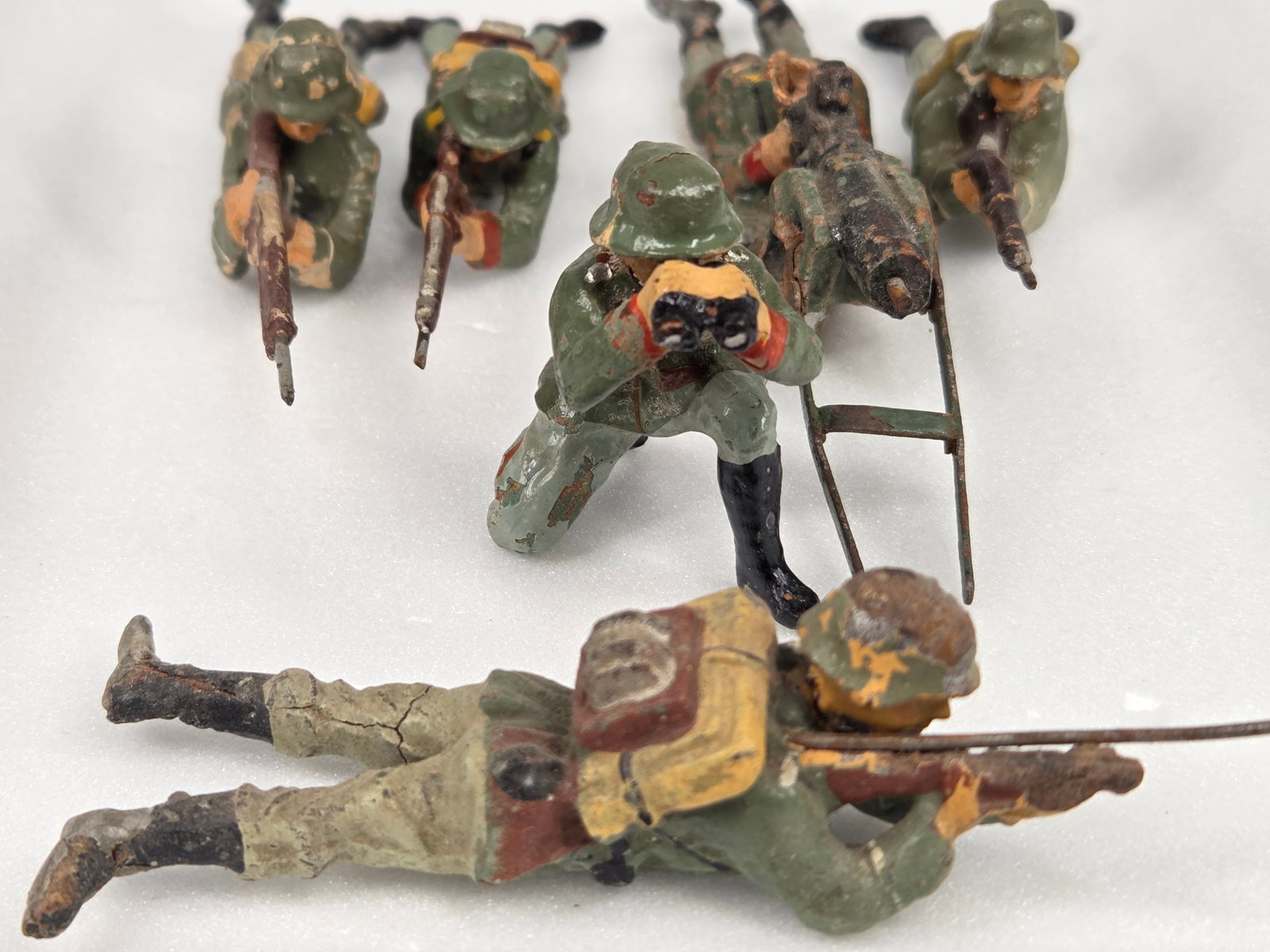 VARIOUS GERMAN ELASTOLIN COMPOSITION SOLDIERS - 3
