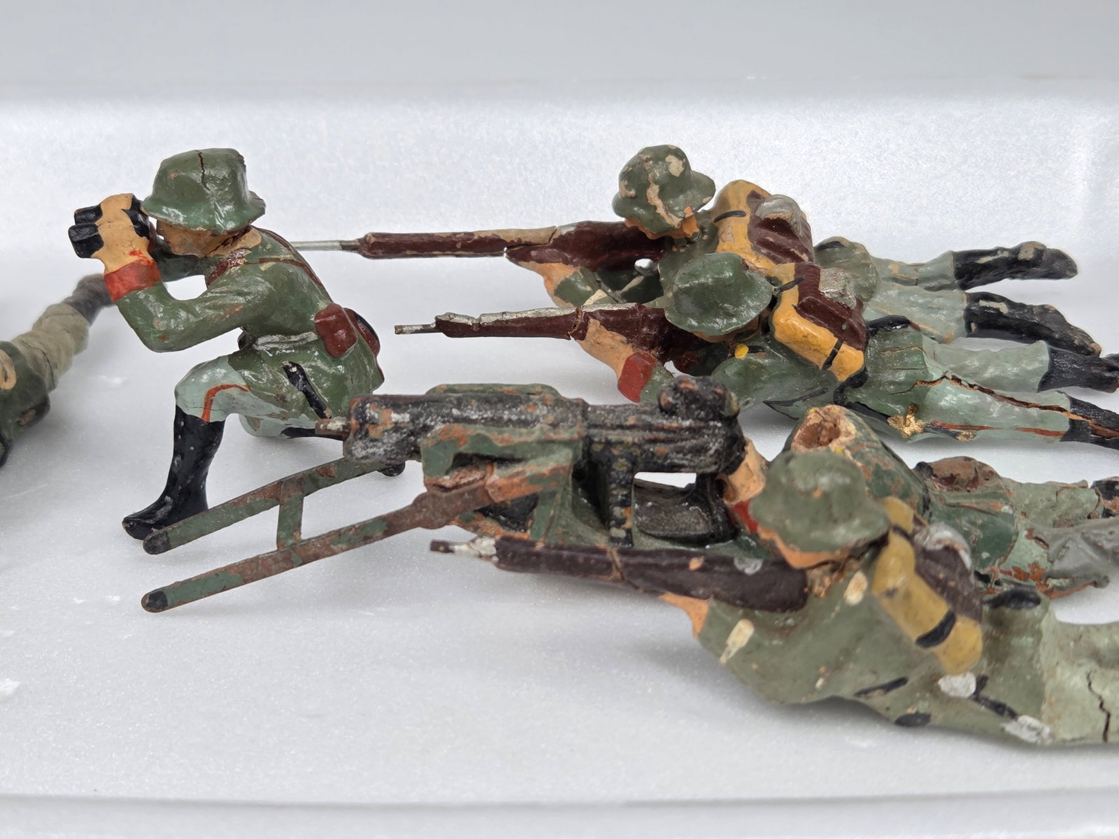 VARIOUS GERMAN ELASTOLIN COMPOSITION SOLDIERS - 4