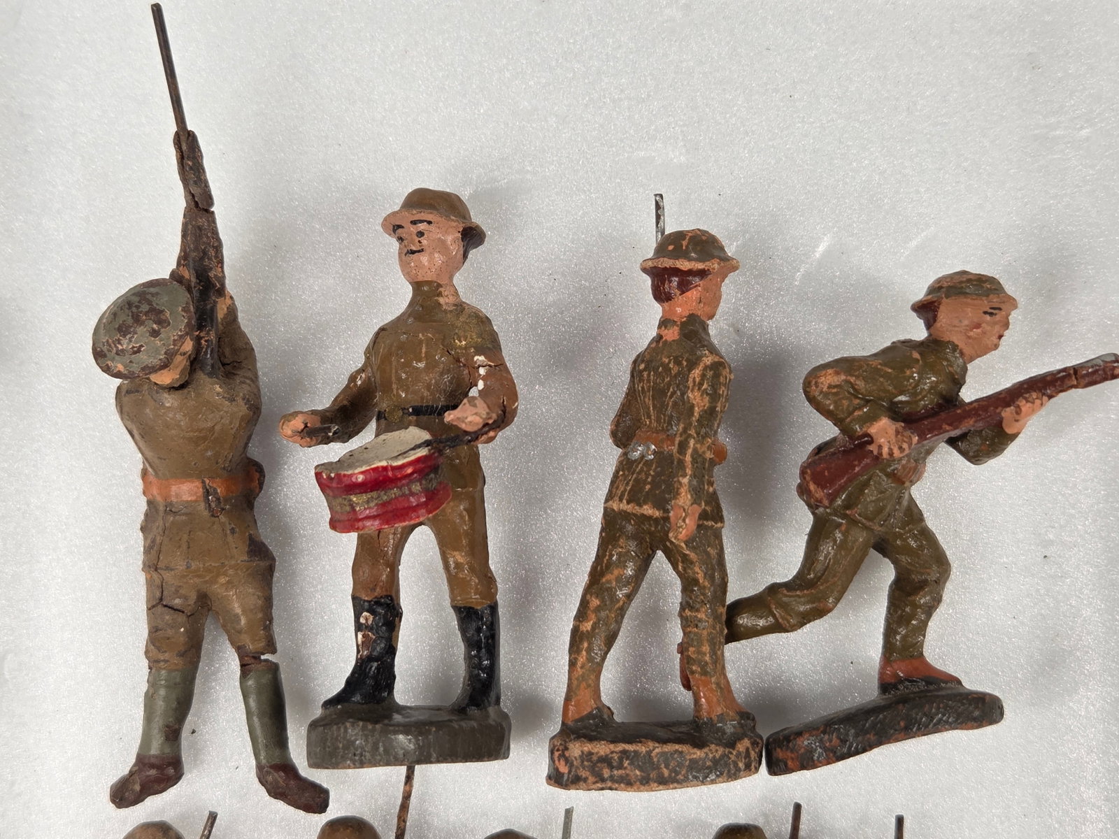 VARIOUS GERMAN ELASTOLIN COMPOSITION SOLDIERS - 2