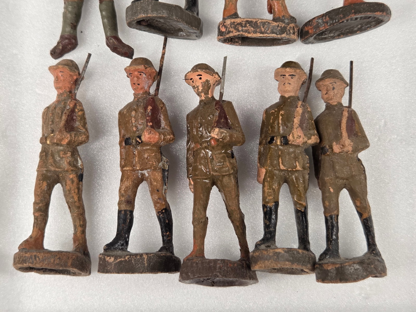 VARIOUS GERMAN ELASTOLIN COMPOSITION SOLDIERS - 3