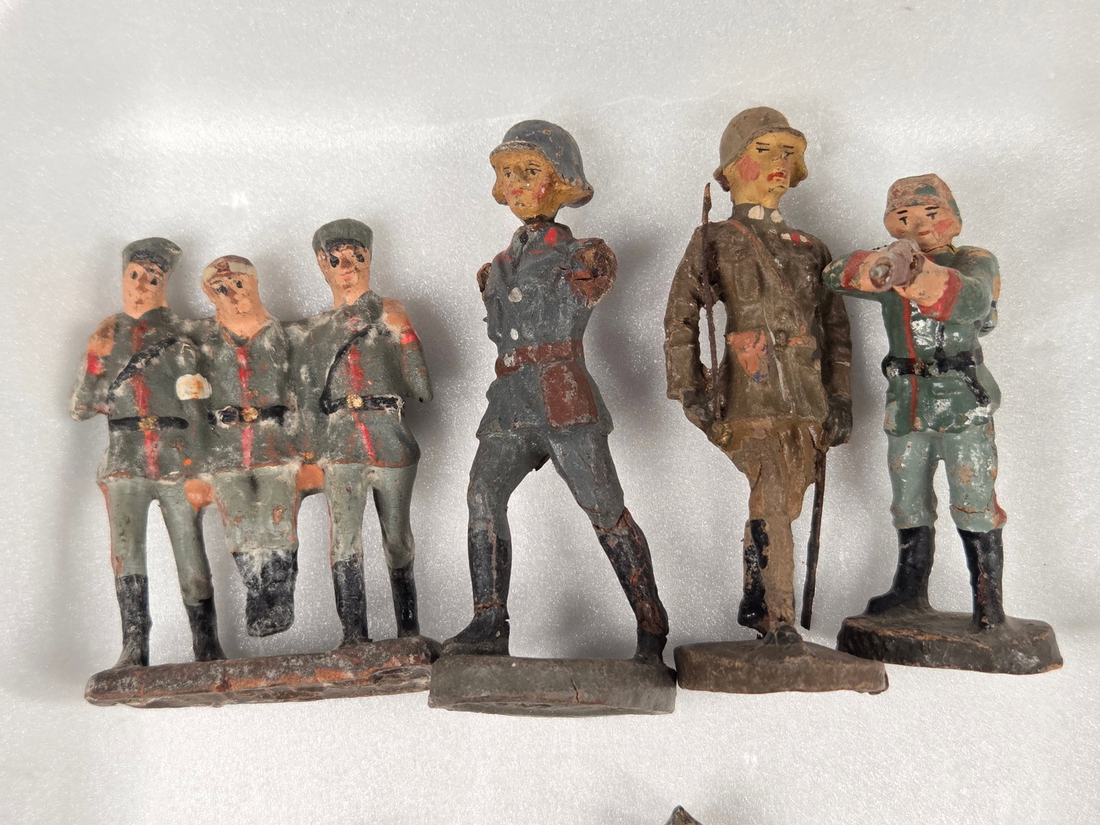 VARIOUS GERMAN ELASTOLIN COMPOSITION SOLDIERS - 2