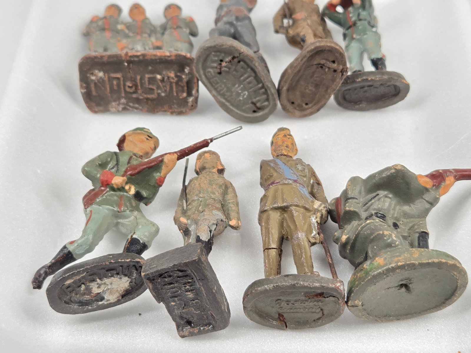 VARIOUS GERMAN ELASTOLIN COMPOSITION SOLDIERS - 4