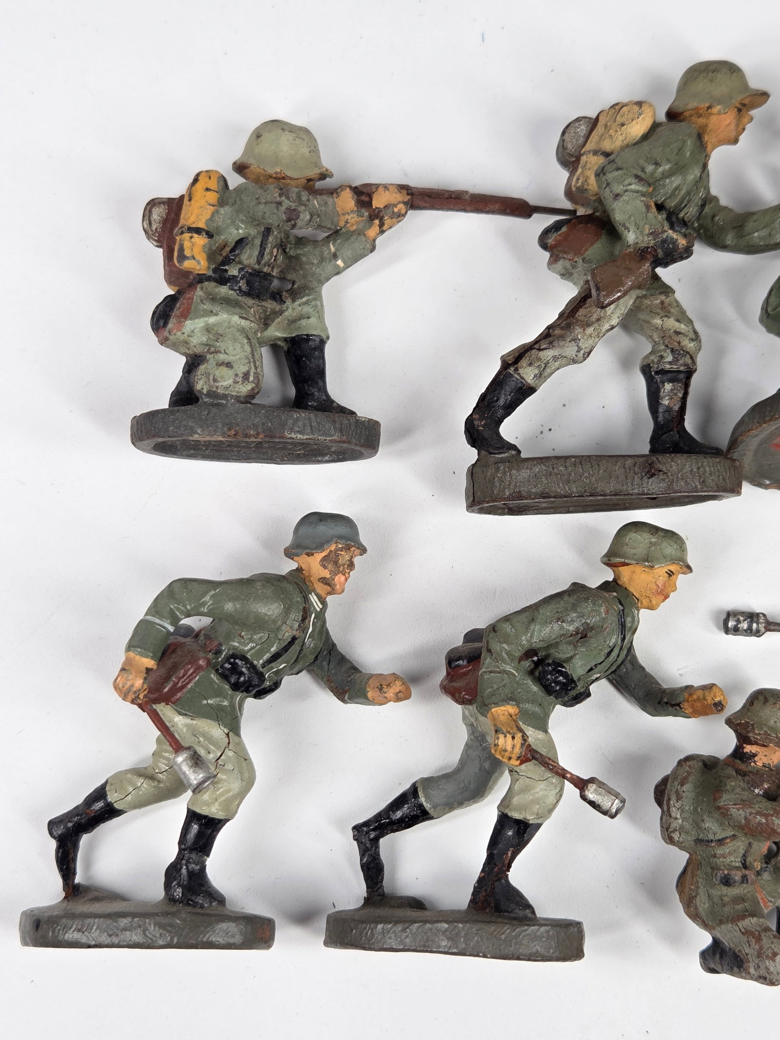 VARIOUS GERMAN ELASTOLIN COMPOSITION SOLDIERS - 2