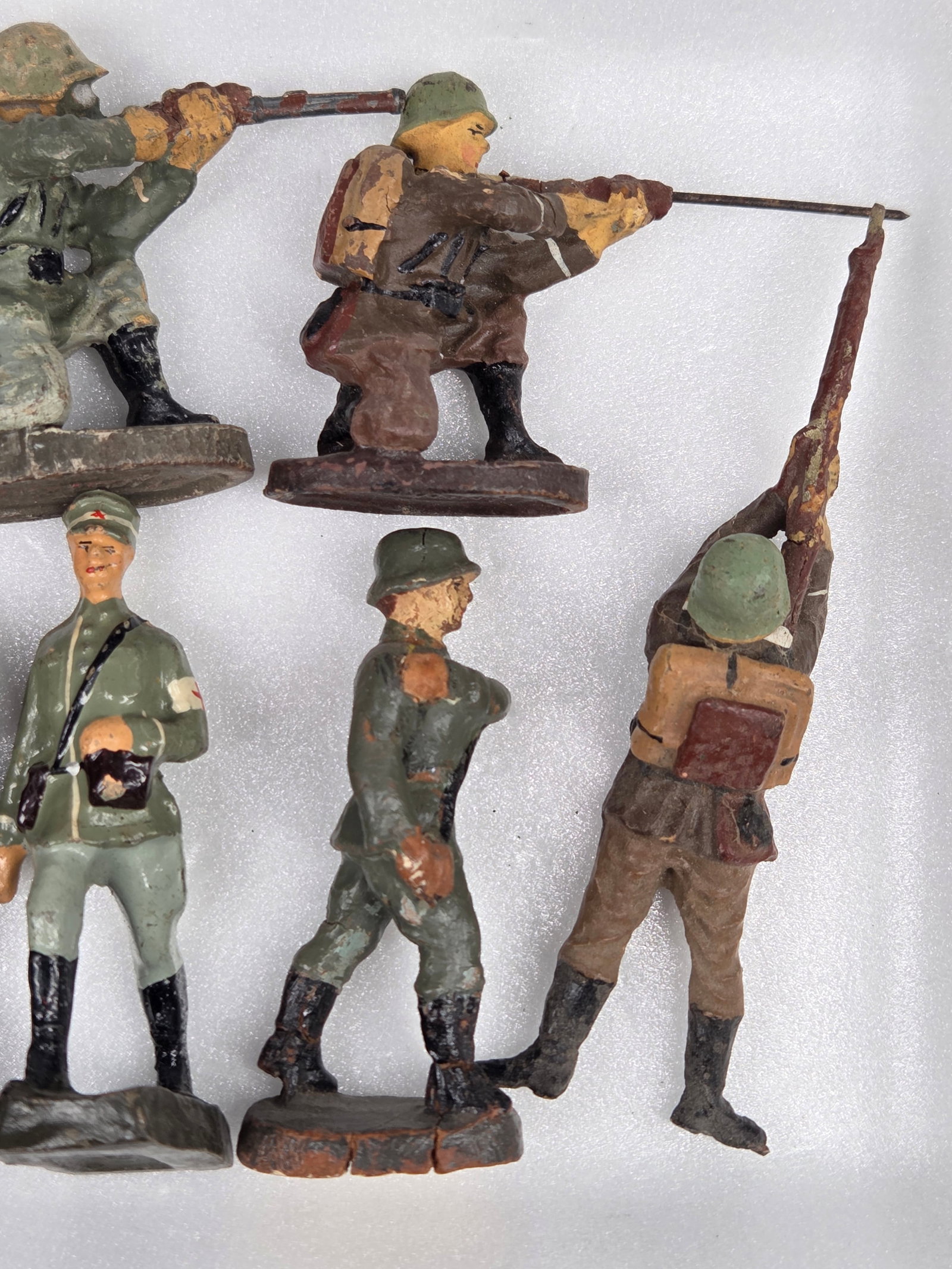 VARIOUS GERMAN ELASTOLIN COMPOSITION SOLDIERS - 3