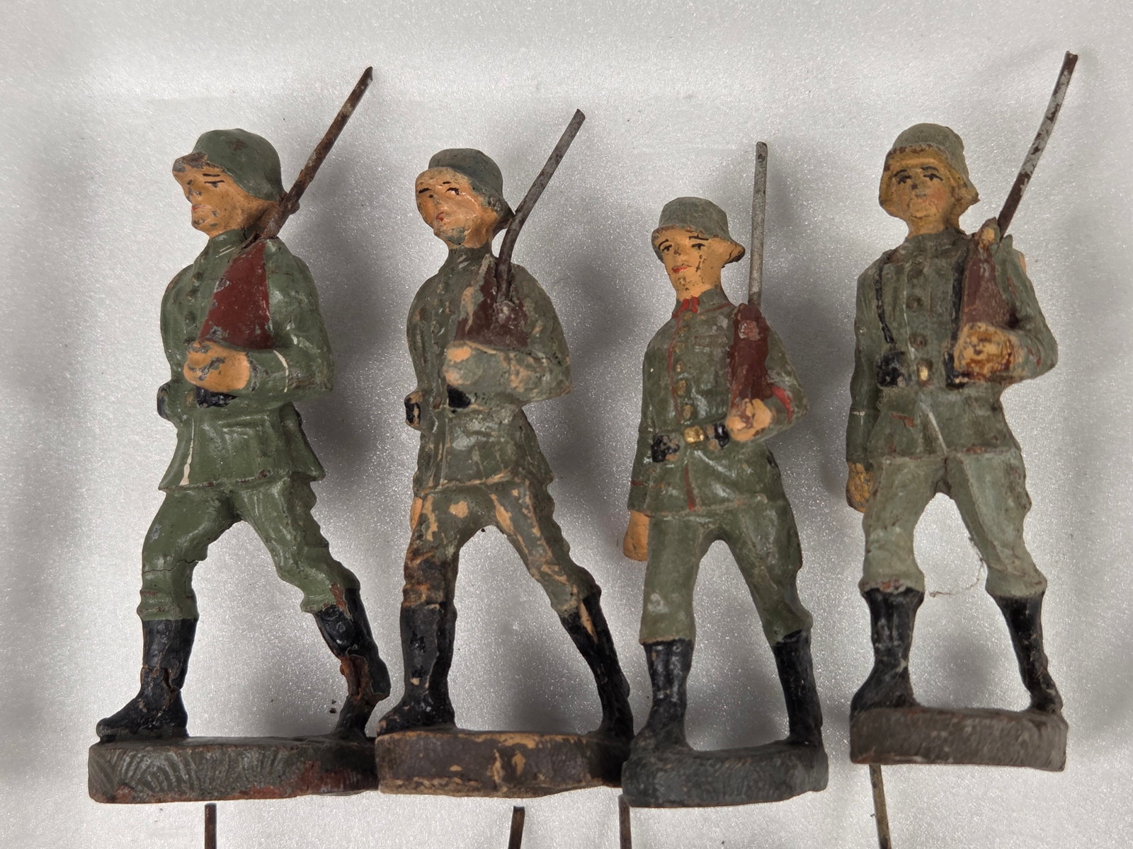 VARIOUS GERMAN ELASTOLIN COMPOSITION SOLDIERS - 2