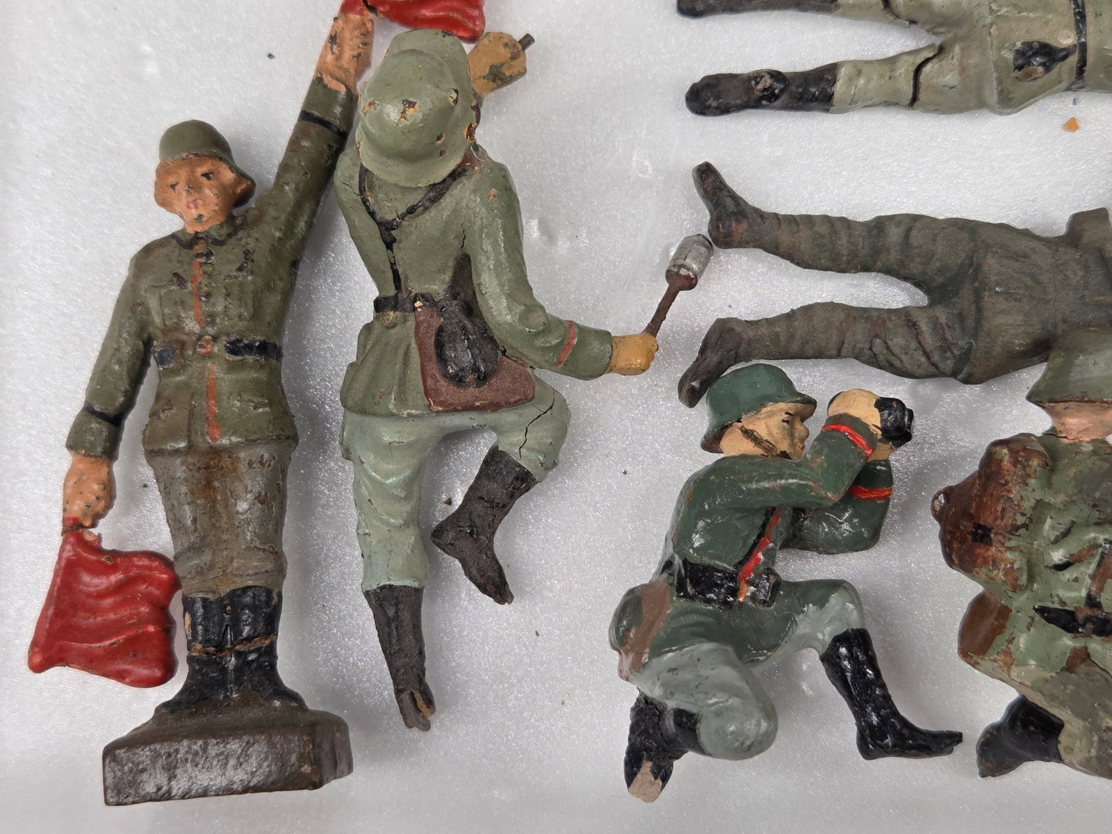 VARIOUS GERMAN ELASTOLIN COMPOSITION SOLDIERS - 2