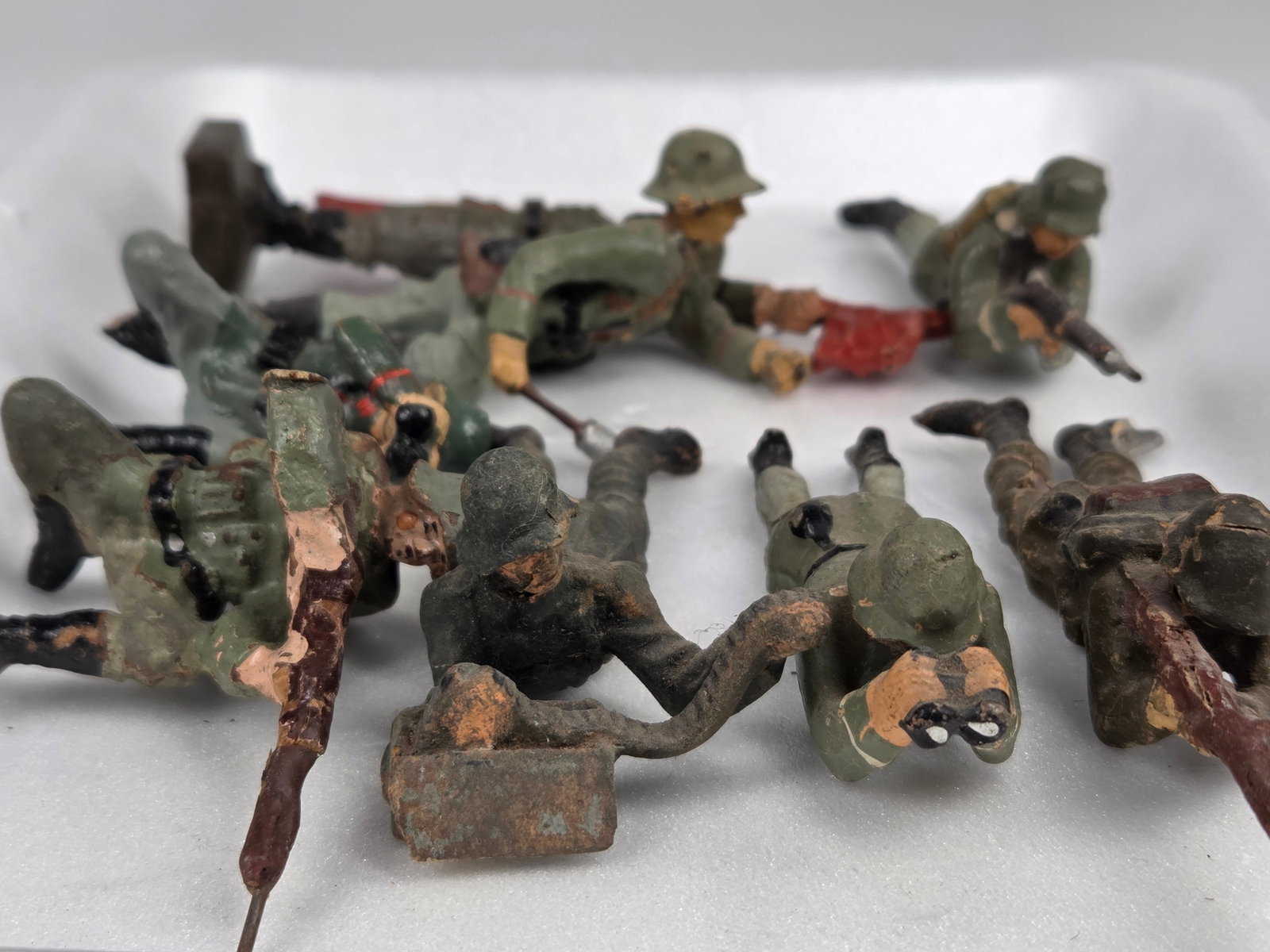 VARIOUS GERMAN ELASTOLIN COMPOSITION SOLDIERS - 4