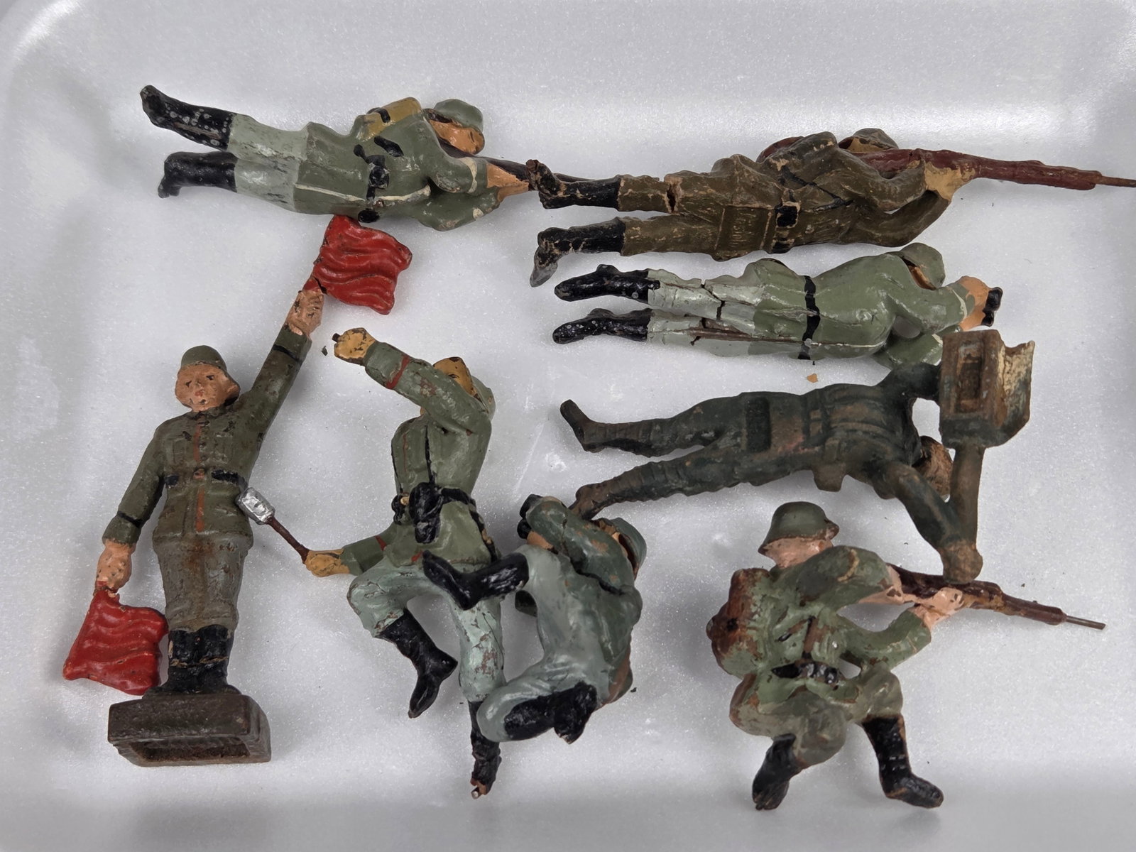 VARIOUS GERMAN ELASTOLIN COMPOSITION SOLDIERS - 6