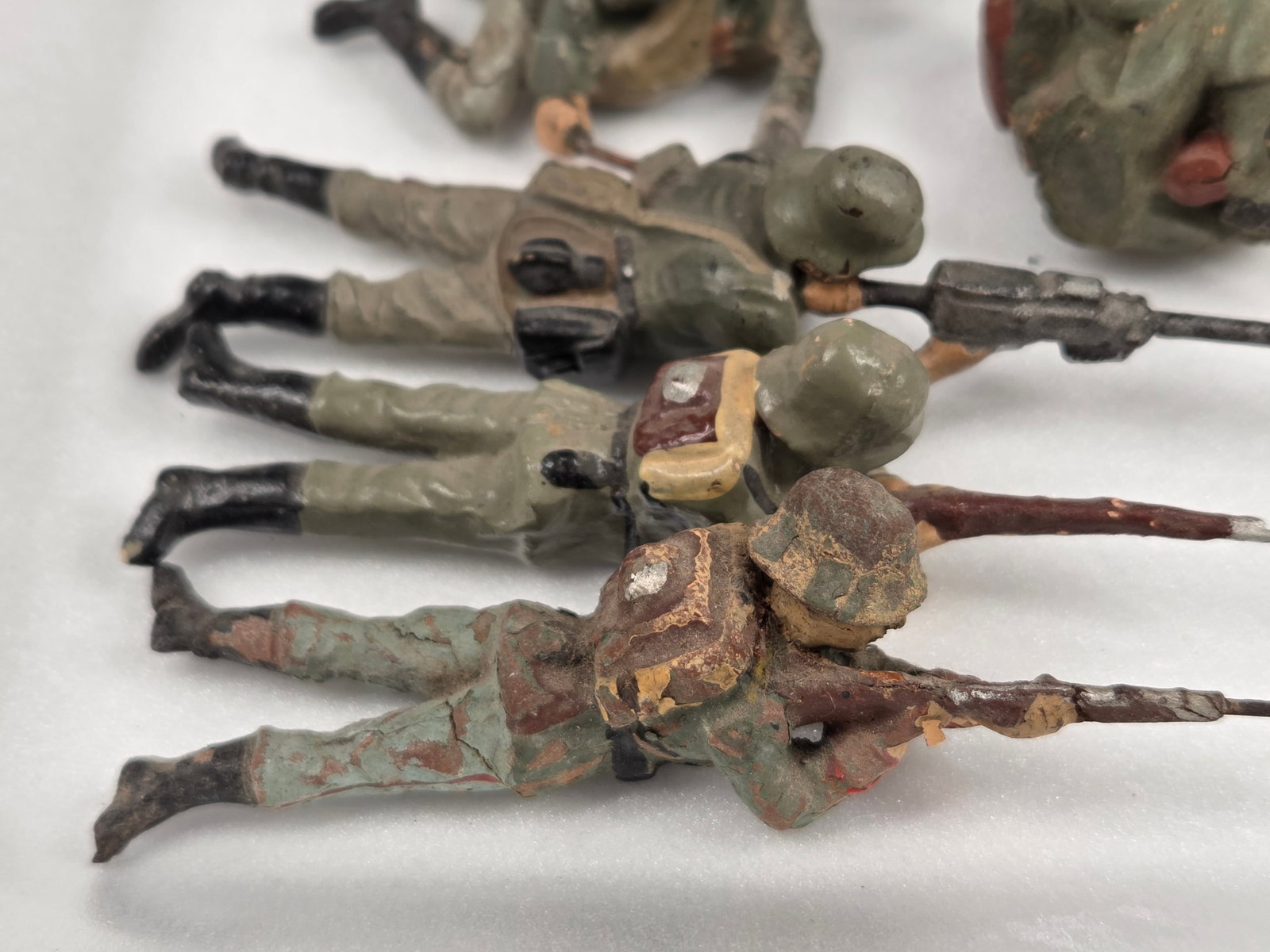 VARIOUS GERMAN ELASTOLIN COMPOSITION SOLDIERS - 2