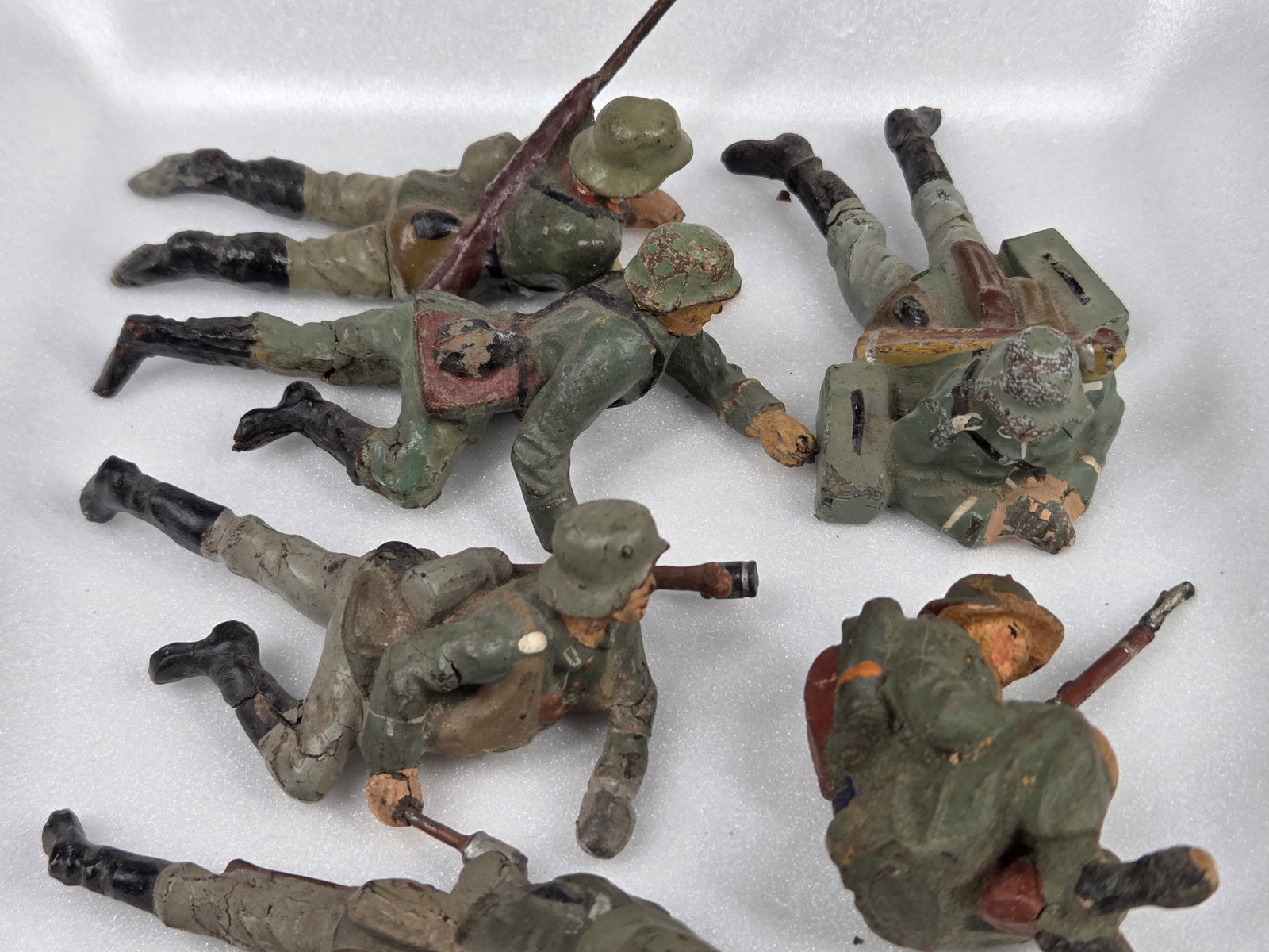 VARIOUS GERMAN ELASTOLIN COMPOSITION SOLDIERS - 3