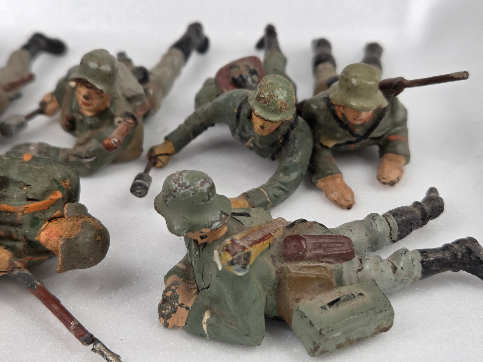VARIOUS GERMAN ELASTOLIN COMPOSITION SOLDIERS - 4