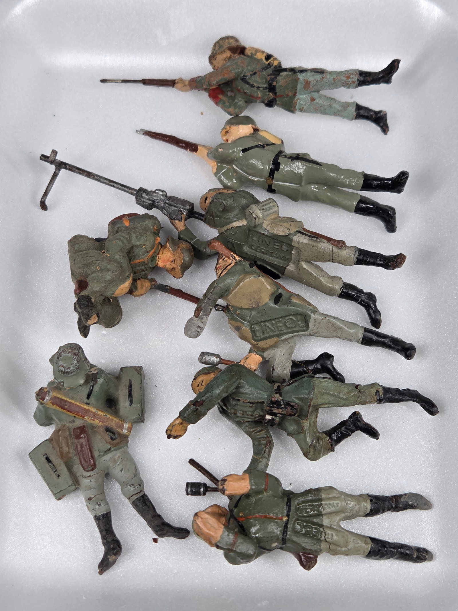 VARIOUS GERMAN ELASTOLIN COMPOSITION SOLDIERS - 5