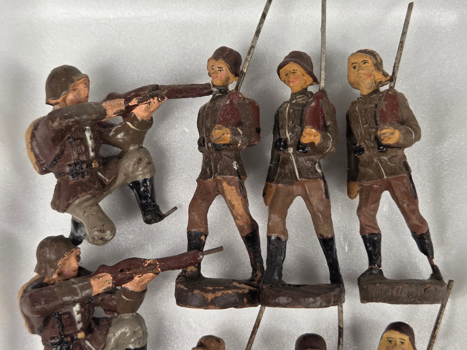 VARIOUS GERMAN ELASTOLIN COMPOSITION SOLDIERS - 2