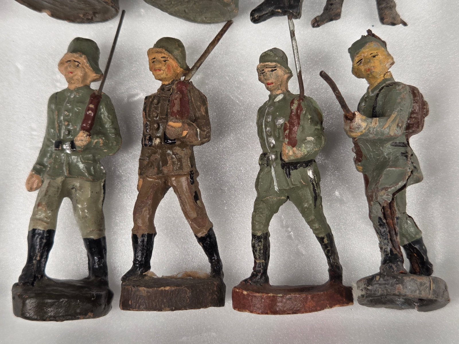 VARIOUS GERMAN ELASTOLIN COMPOSITION SOLDIERS - 2