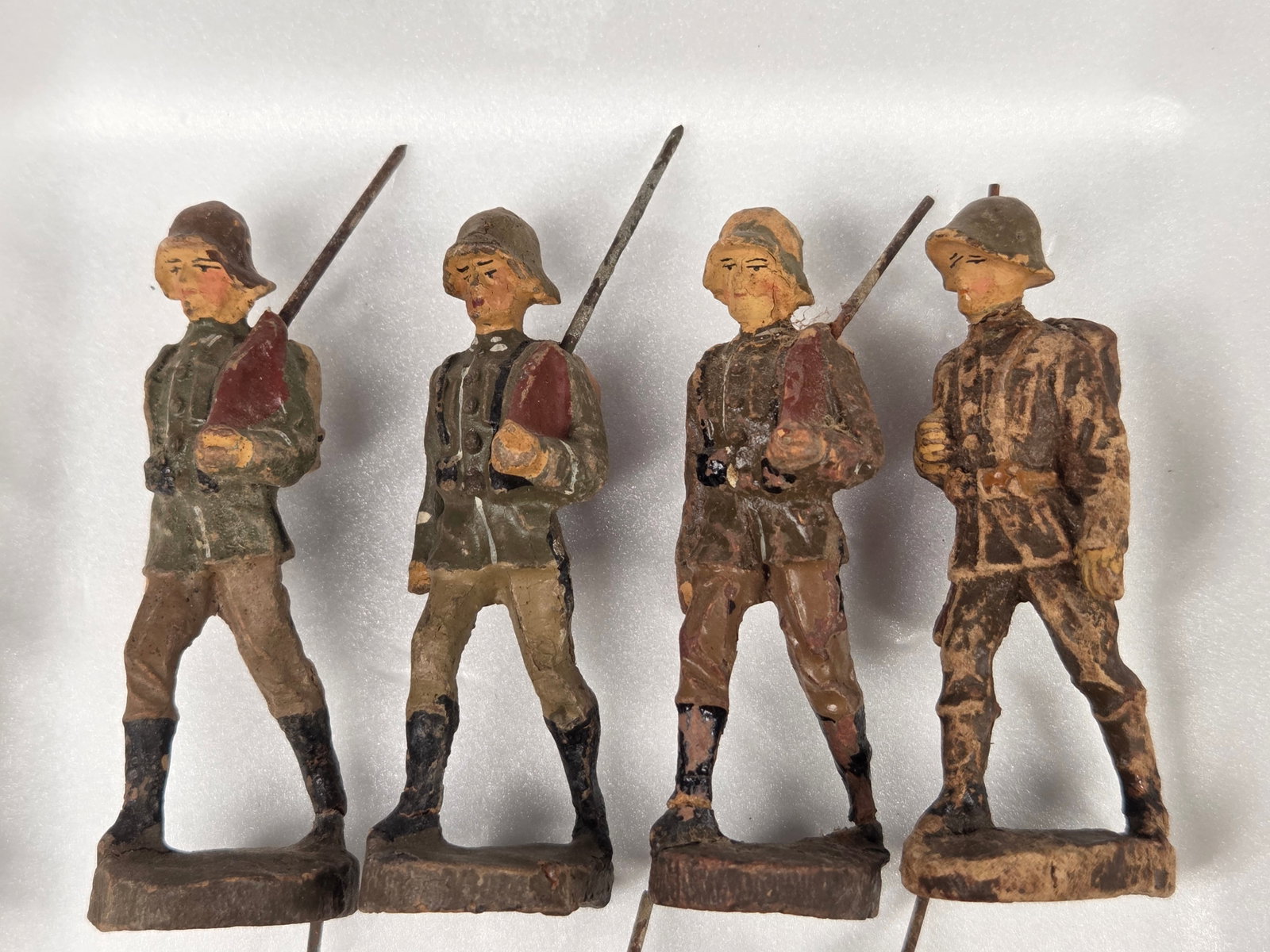 VARIOUS GERMAN ELASTOLIN COMPOSITION SOLDIERS - 2