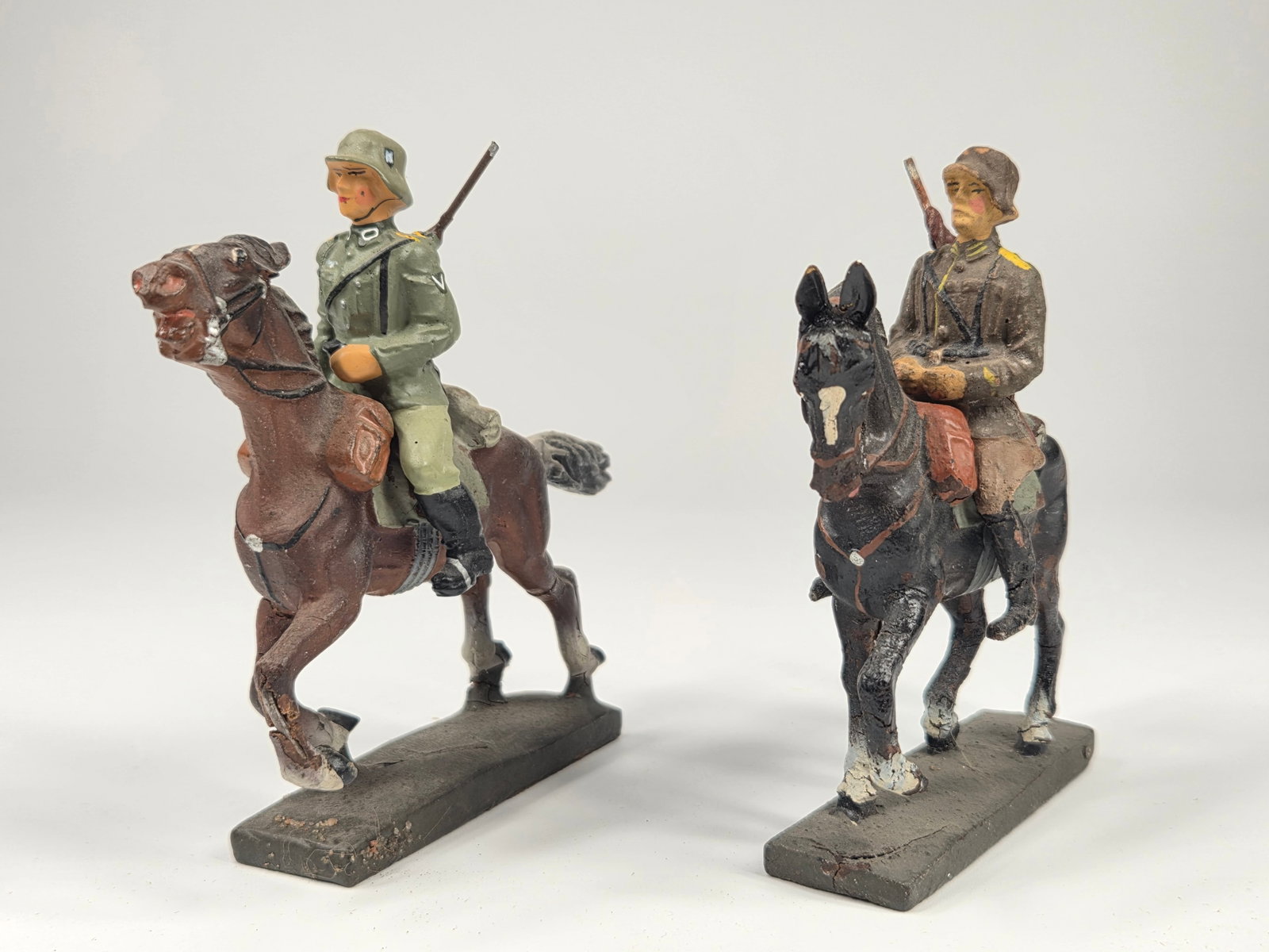 PAIR OF GERMAN LINEOL HAND PAINTED SOLDIERS ON HORSE (1 of 6)
