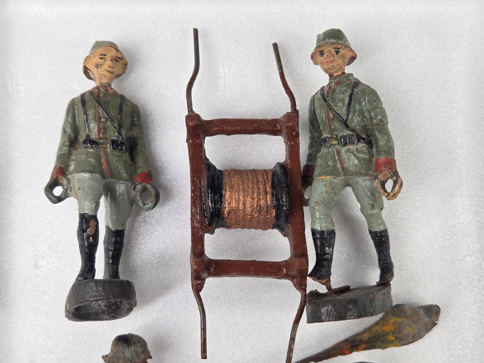 4) GERMAN COMPOSITION HAND PAINTED SOLDIERS - 2