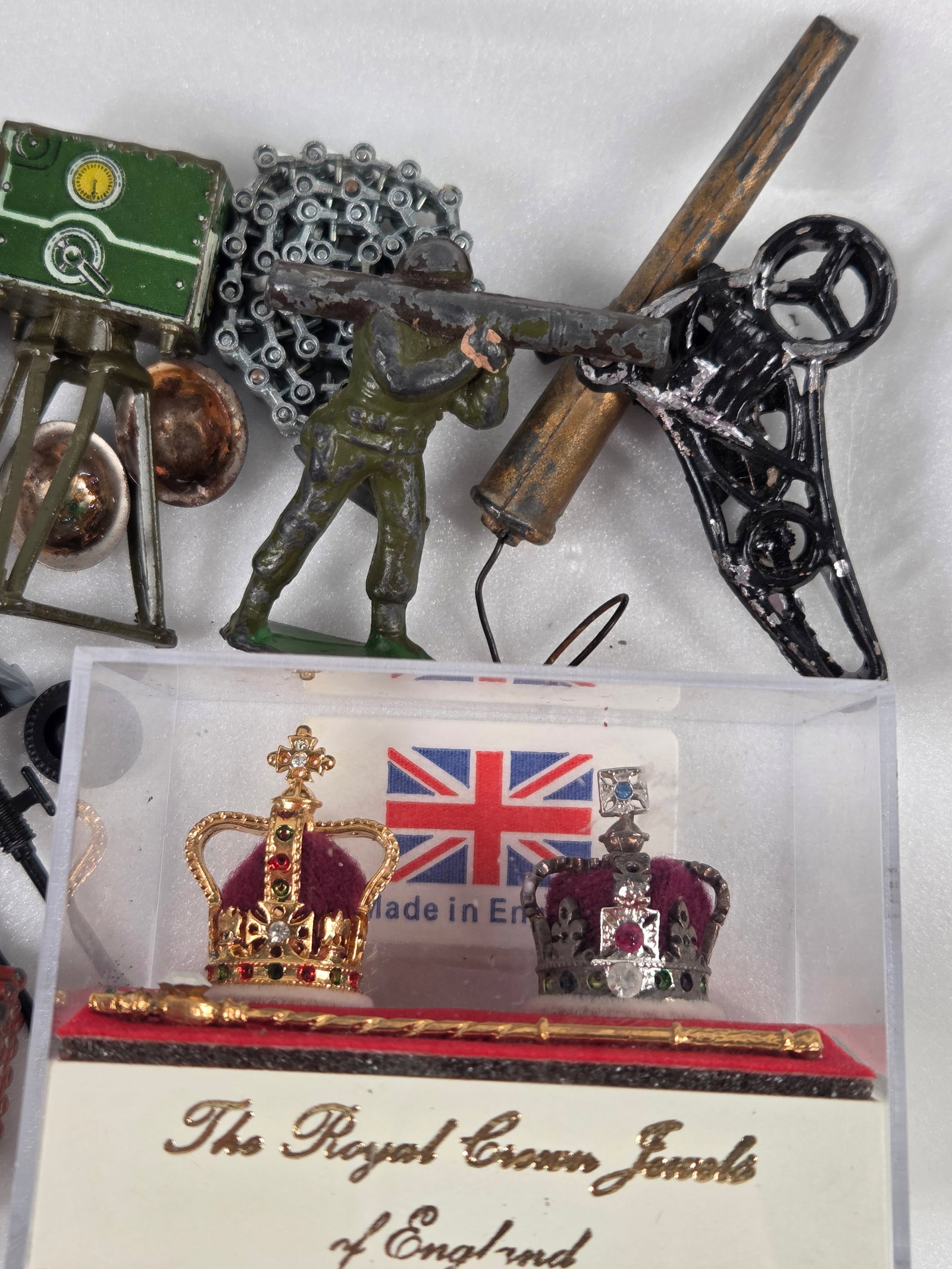 VARIOUS TOY SOLDIER ACCESSORIES + - 3