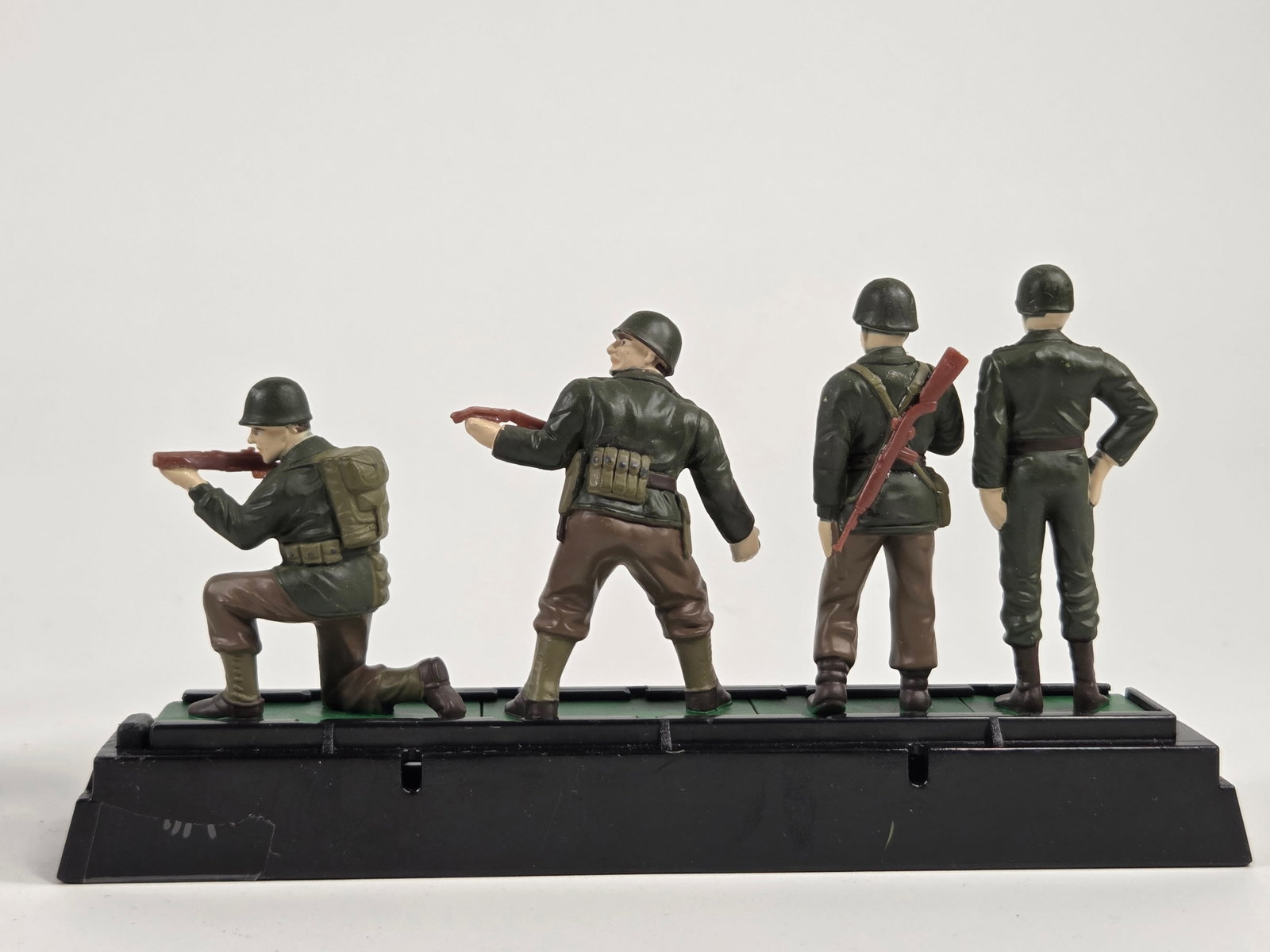 VARIOUS PAINTED COMPOSITION & LEAD SOLDIERS - 6