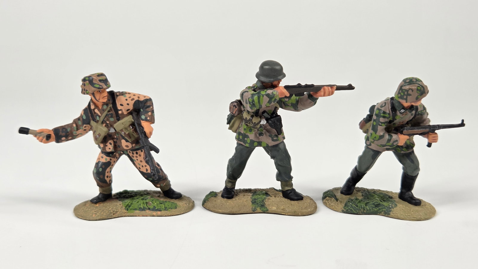 3) BRITAIN WWII SOLDIERS (1 of 6)