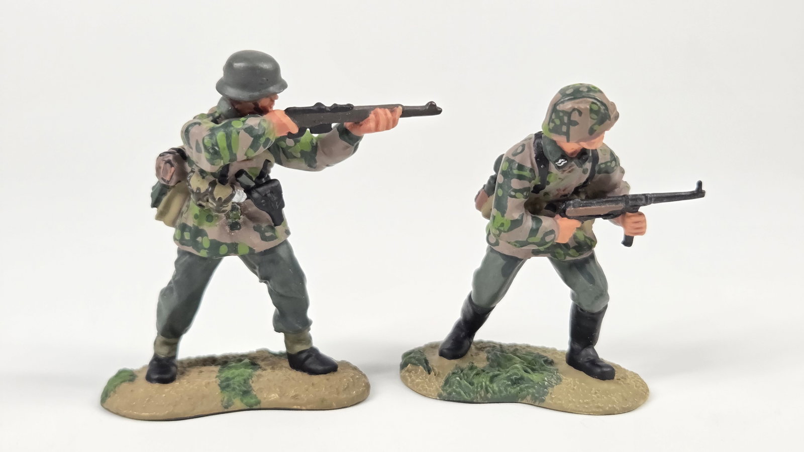 3) BRITAIN WWII SOLDIERS - 4