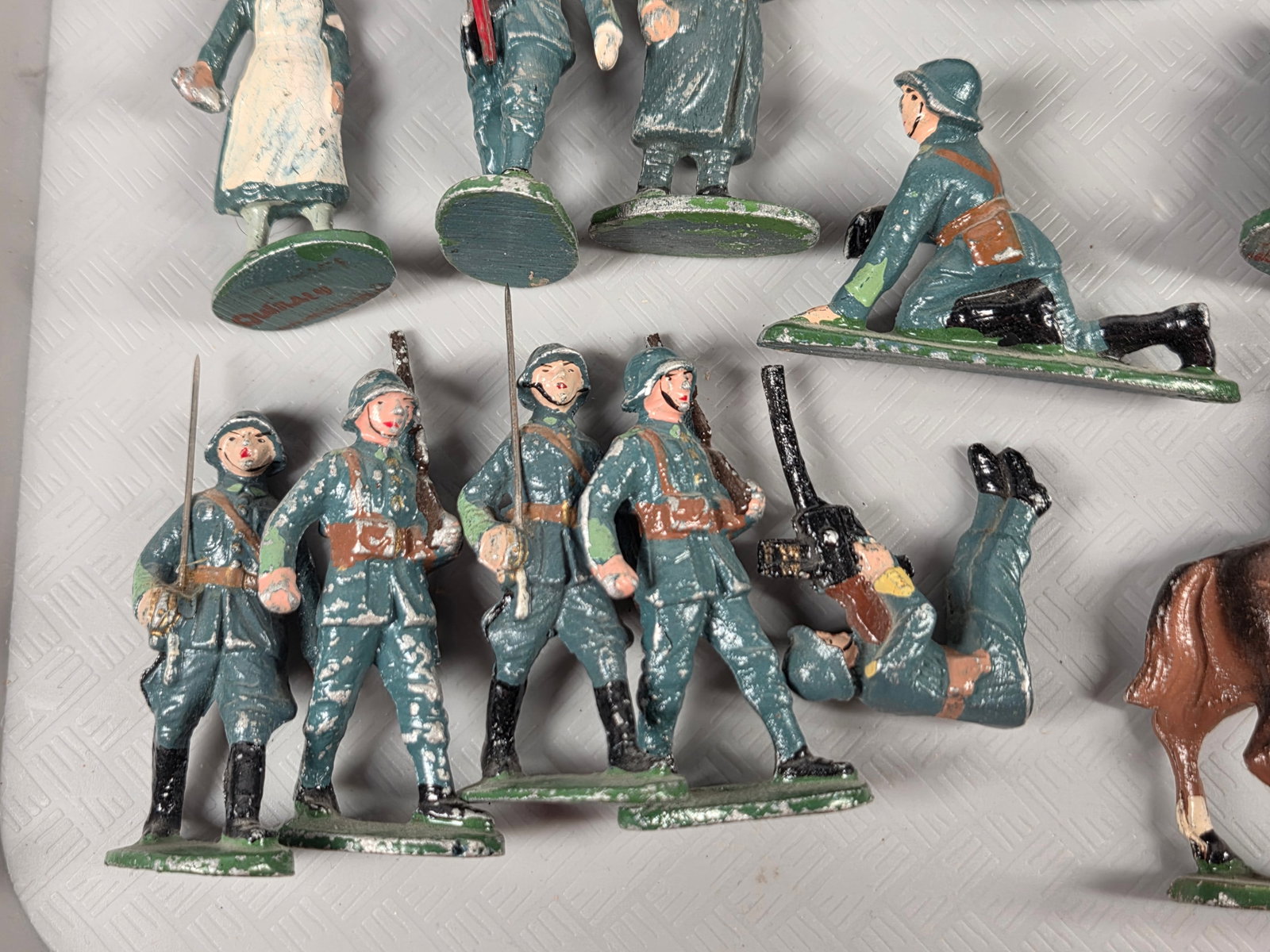 VARIOUS LEAD PAINTED SOLDIERS - 2