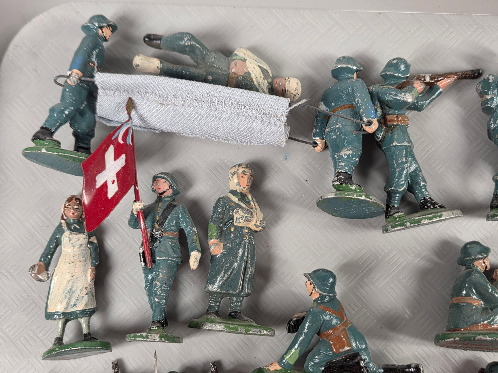 VARIOUS LEAD PAINTED SOLDIERS - 3