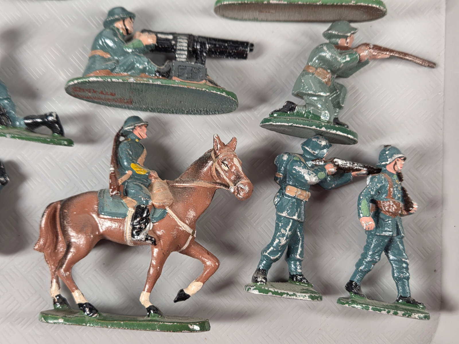 VARIOUS LEAD PAINTED SOLDIERS - 5